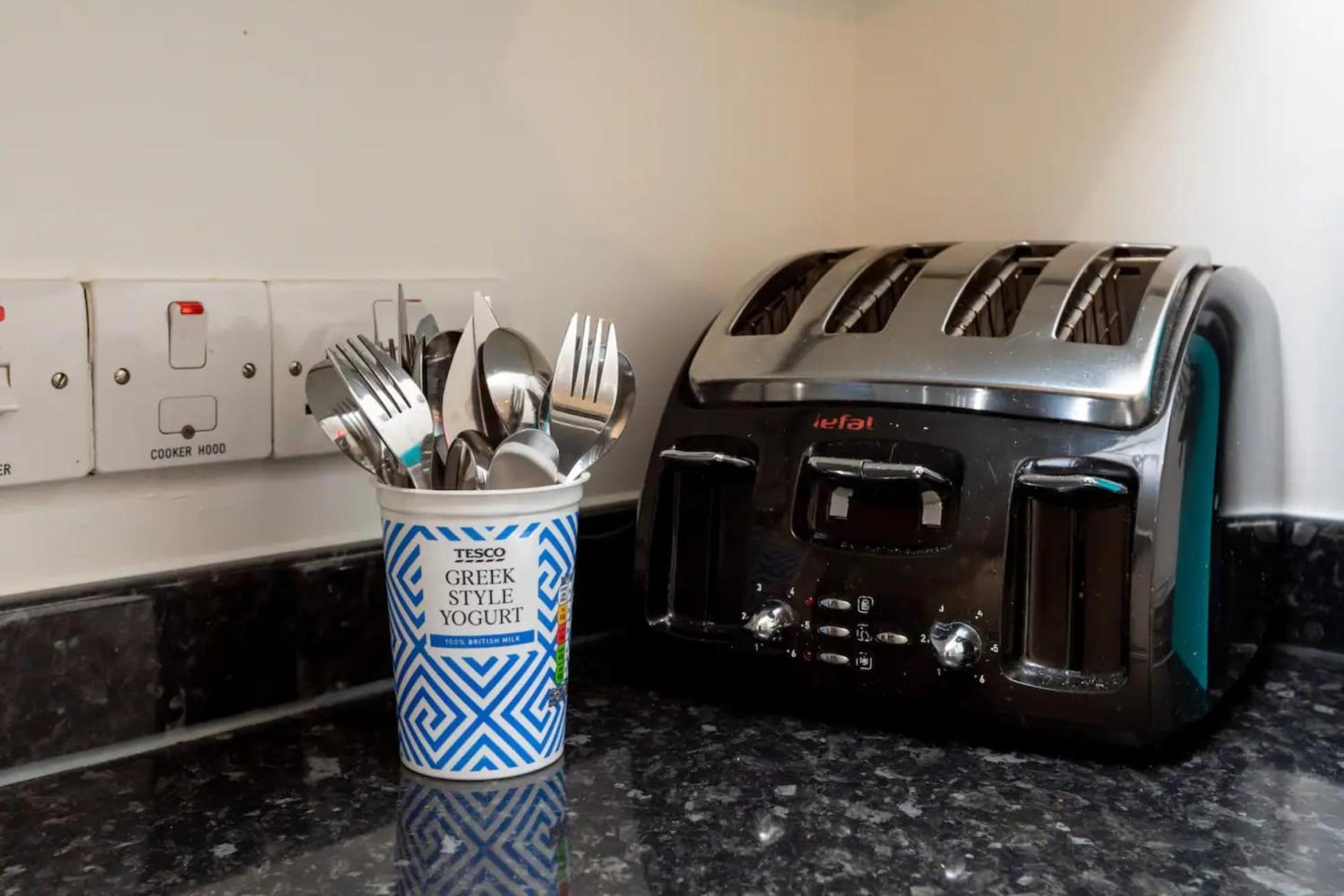 Bright & Airy 1 Bedroom In Trendy Peckham Apartment London