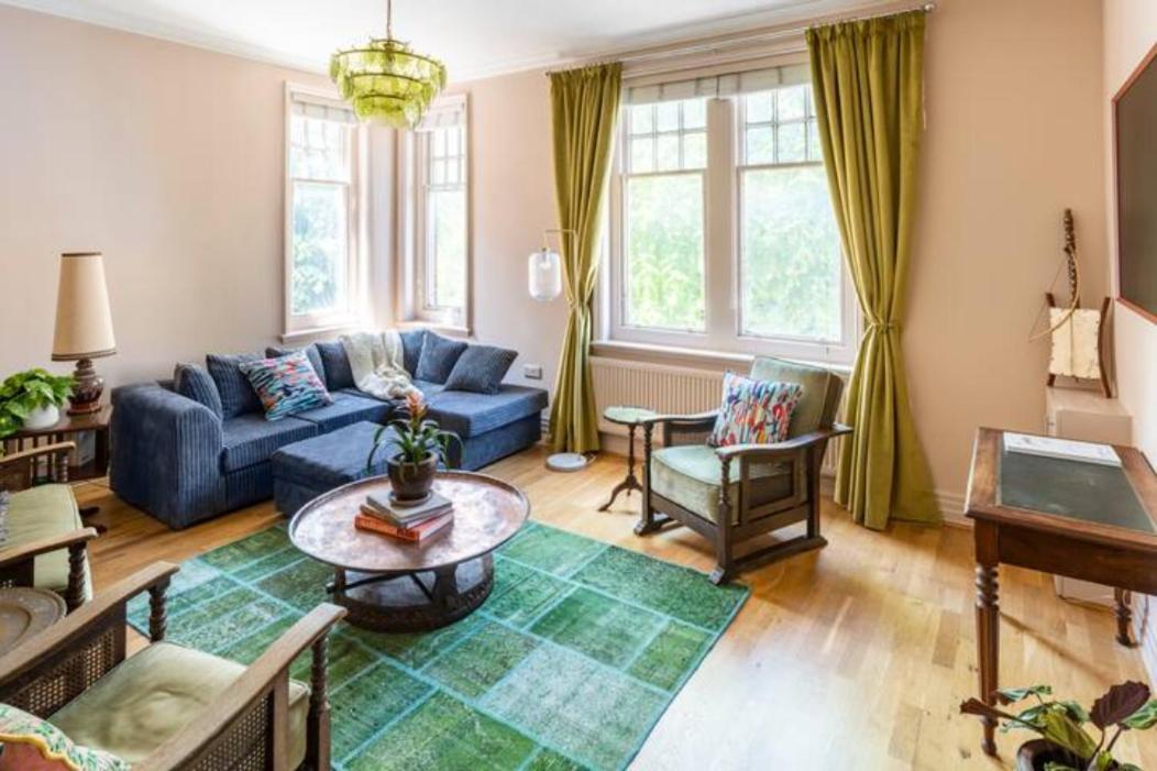 Three-storey, Renovated 1890s Heritage In Spitalfields Market Londres