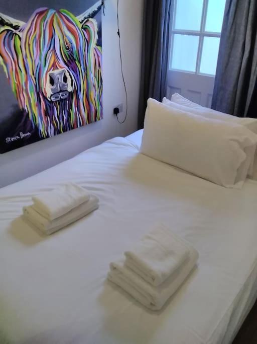 Superior 5* Kensington, Flat + Free Wi-fi Apartment *