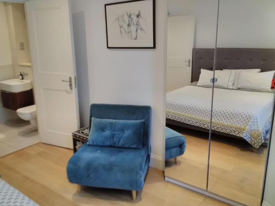 Superior 5* Kensington, Flat + Free Wi-fi