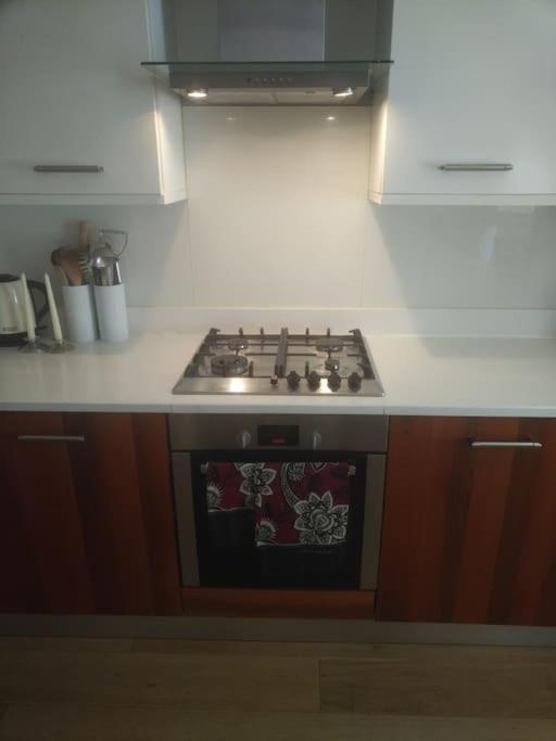 Superior 5* Kensington, Flat + Free Wi-fi
