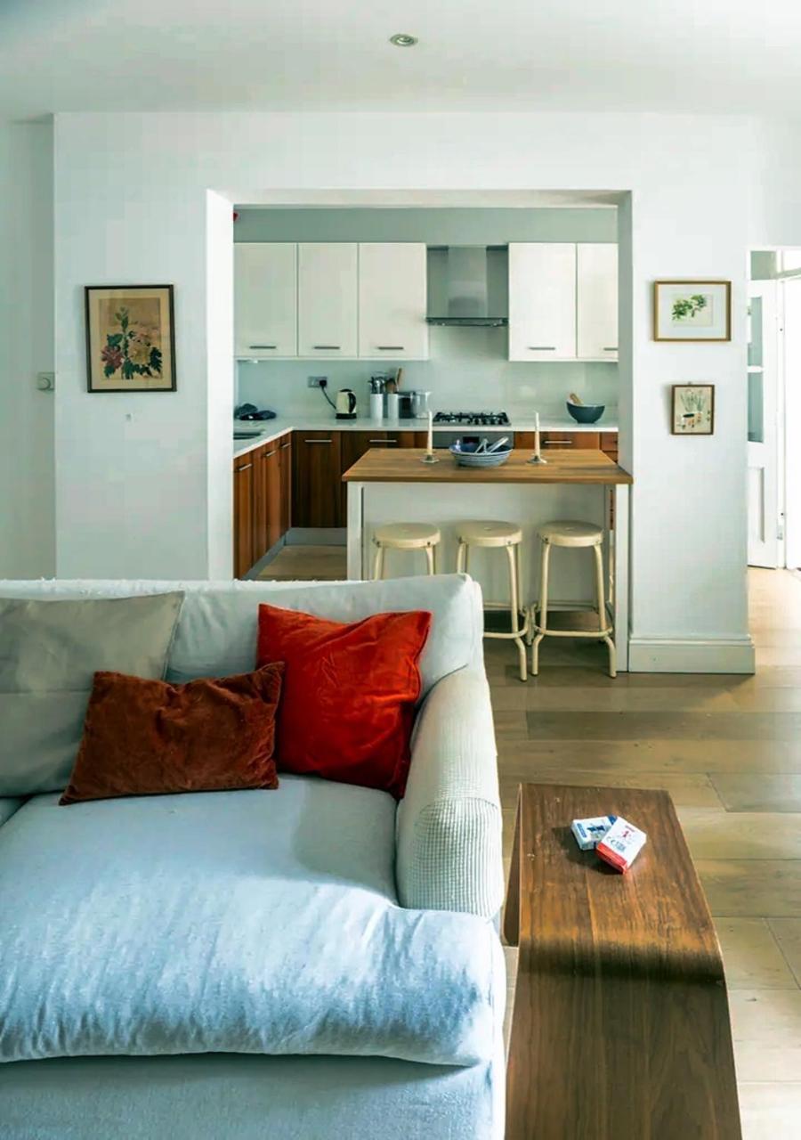 Superior 5* Kensington, Flat + Free Wi-fi Apartment