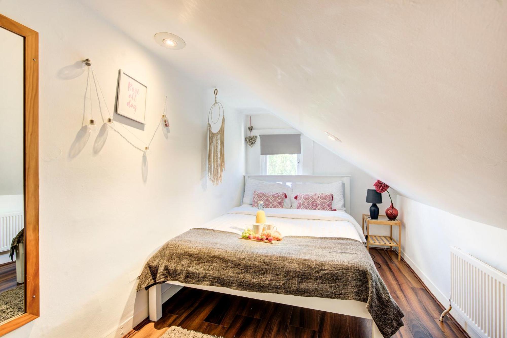 Islington Attic 3 Bedroom Flat *