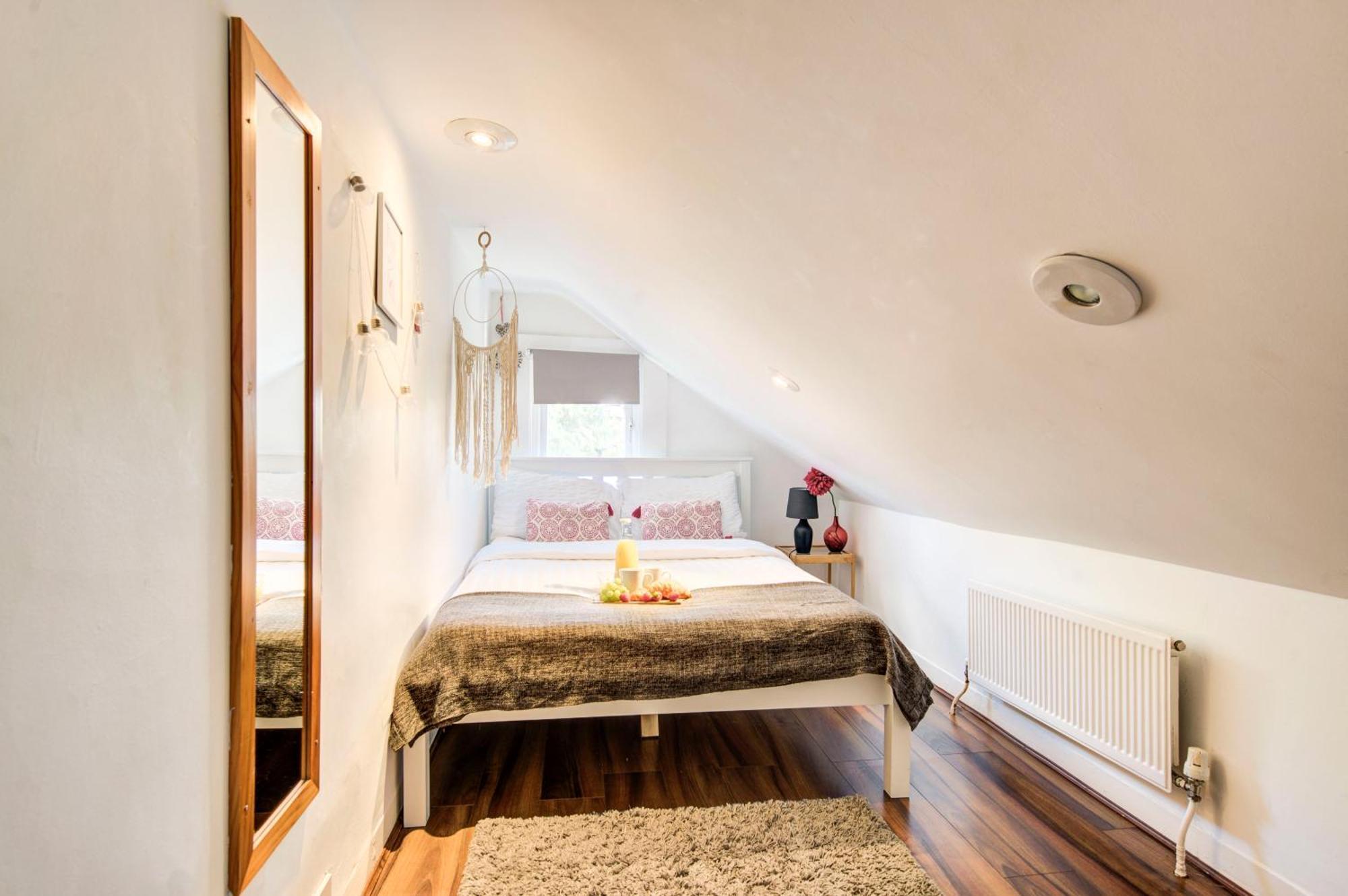 Islington Attic 3 Bedroom Flat *