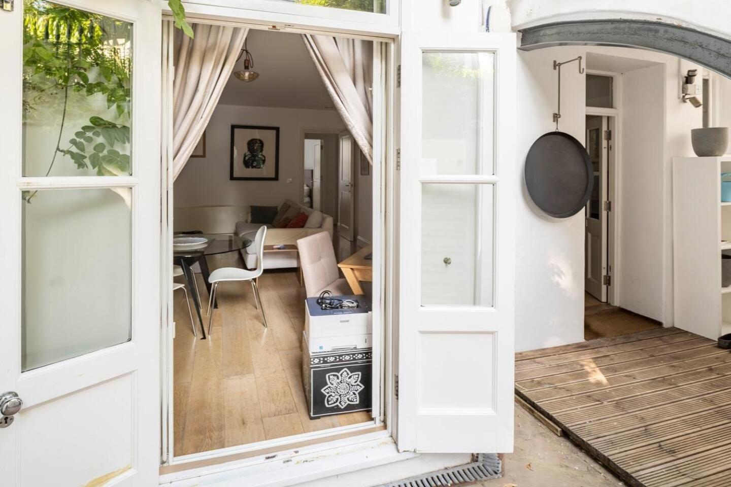 Superior 5* Kensington, Flat + Free Wi-fi *