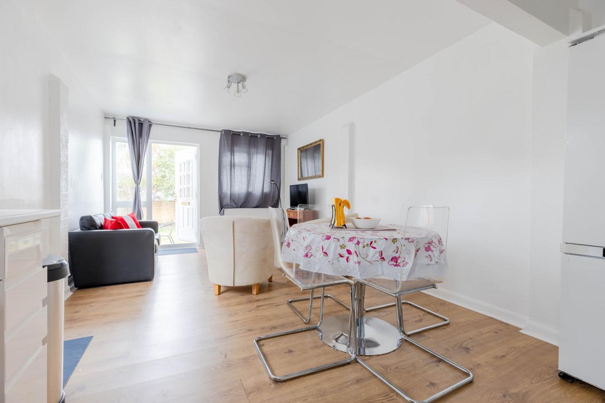 Apartment Cosy 2 Bedroom Near Wembley, Garden, Late Check In London