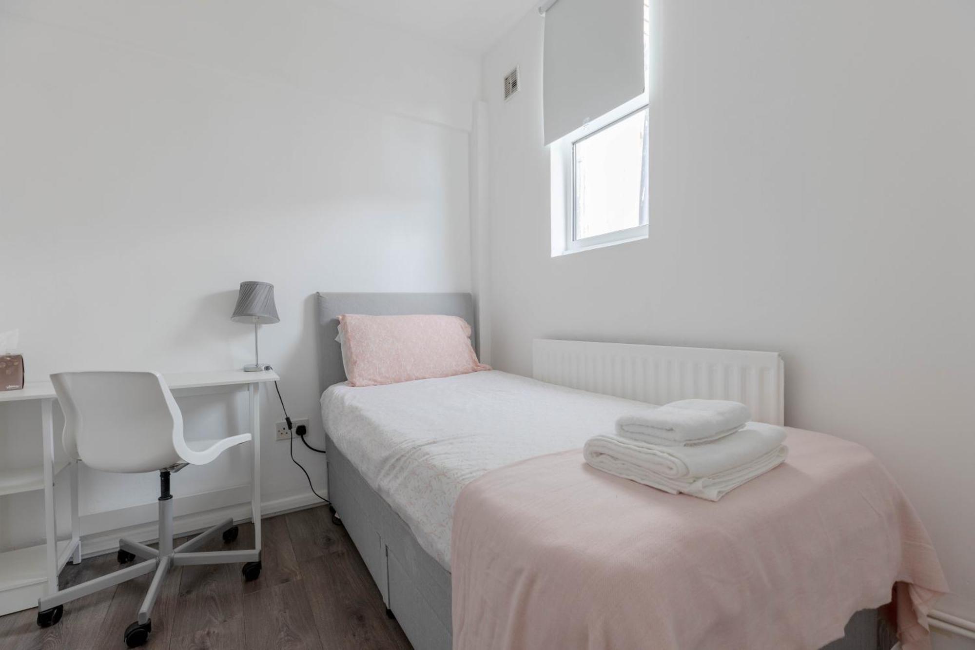 Cosy 2 Bedroom Near Wembley, Garden, Late Check In