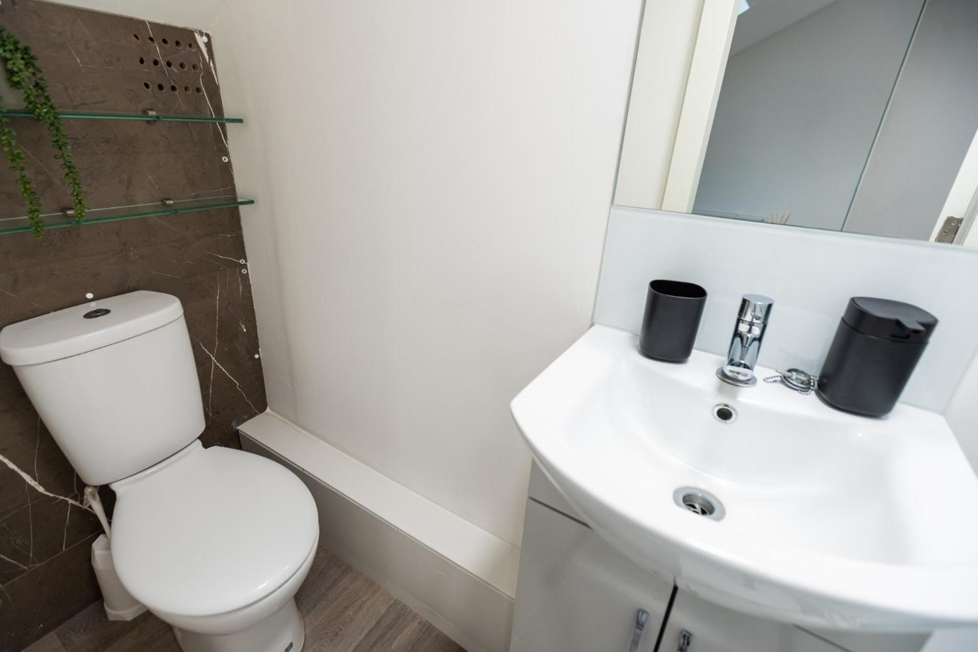 Apartment Spacious And Modern In G London