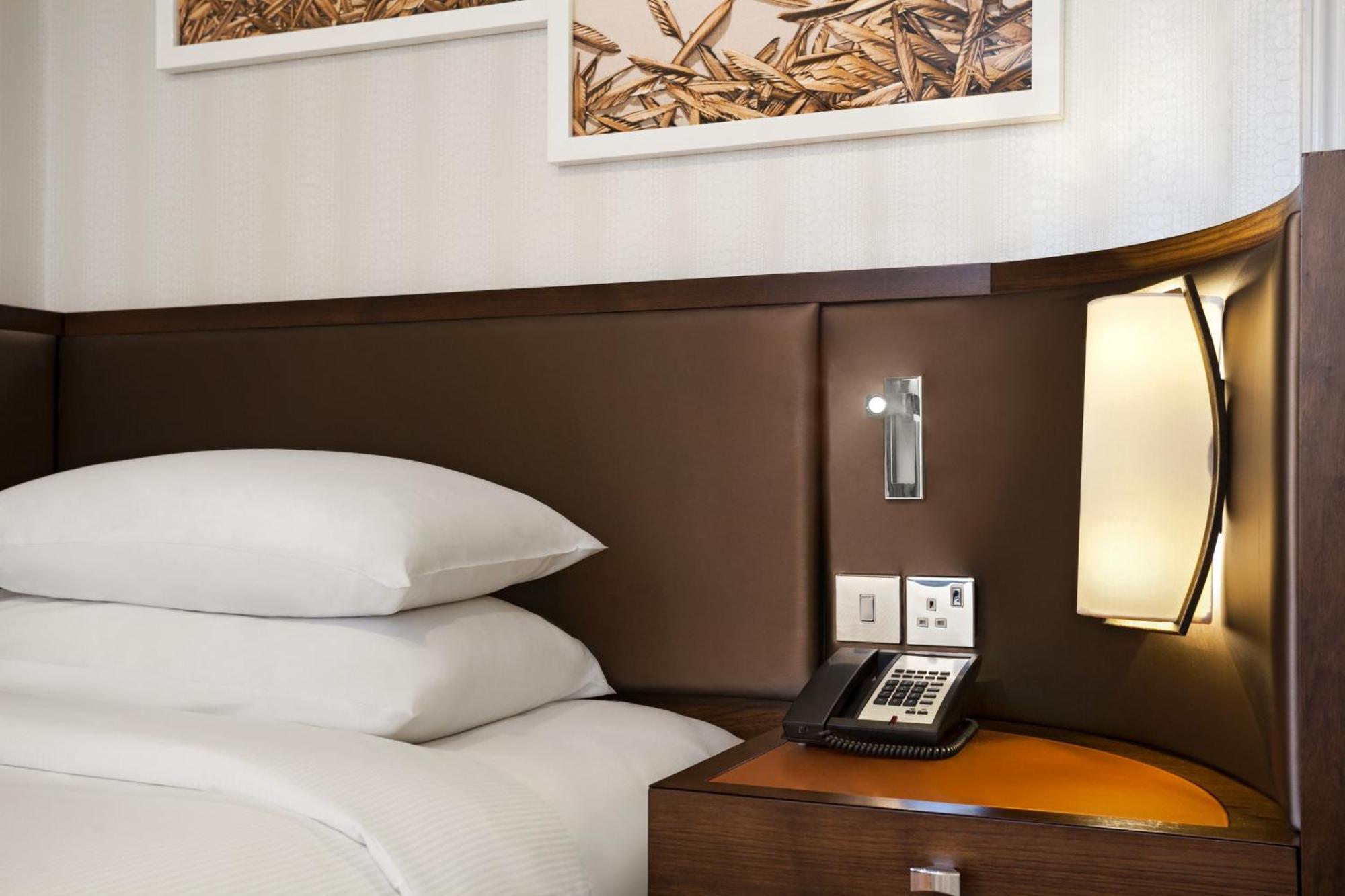 Hilton Hyde Park Hotel