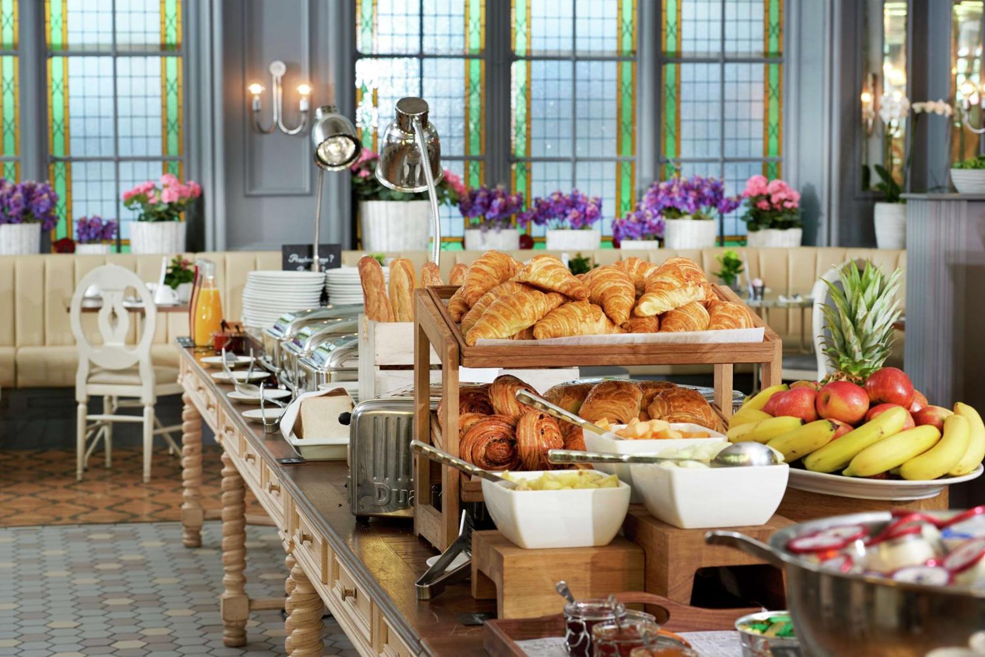 Hilton Hyde Park Hotel