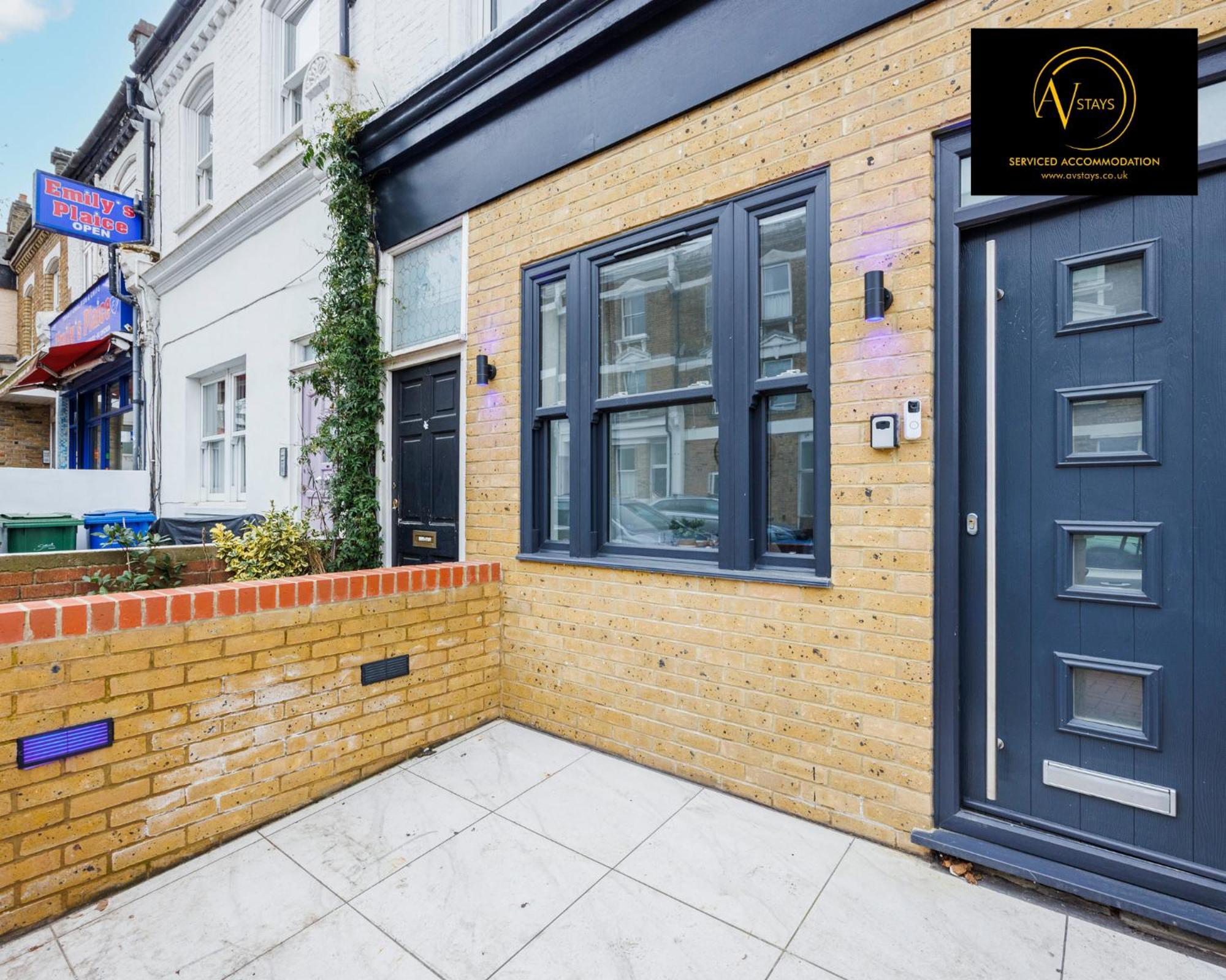 2 Bedroom By Av Short Lets Southwark London