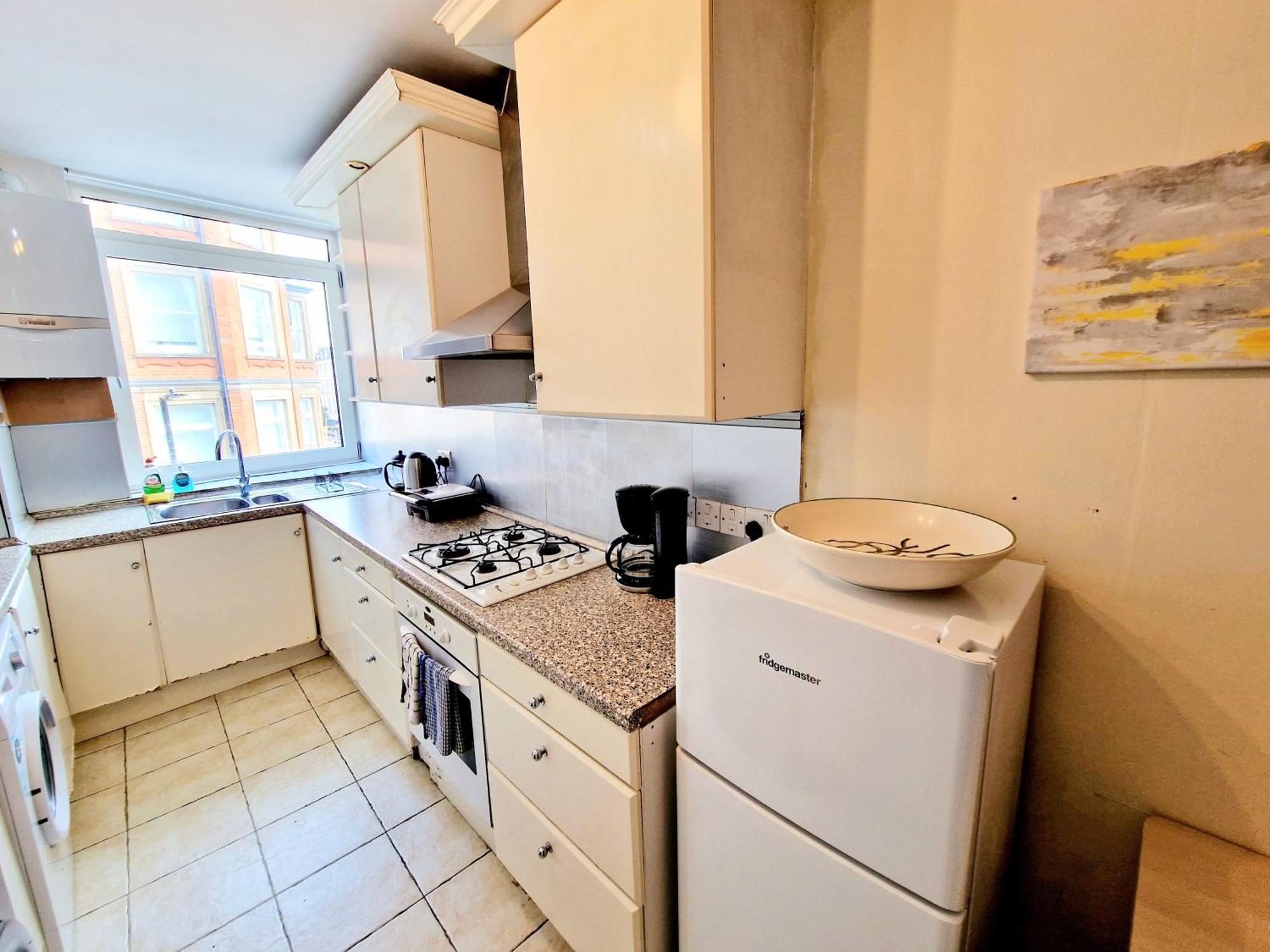 Apartamento Bright & Spacious In Building With Lift, Right Next To Bayswater Station - Walk To Kensington Palace, Hyde Park, Little Venice & Notting Hill *