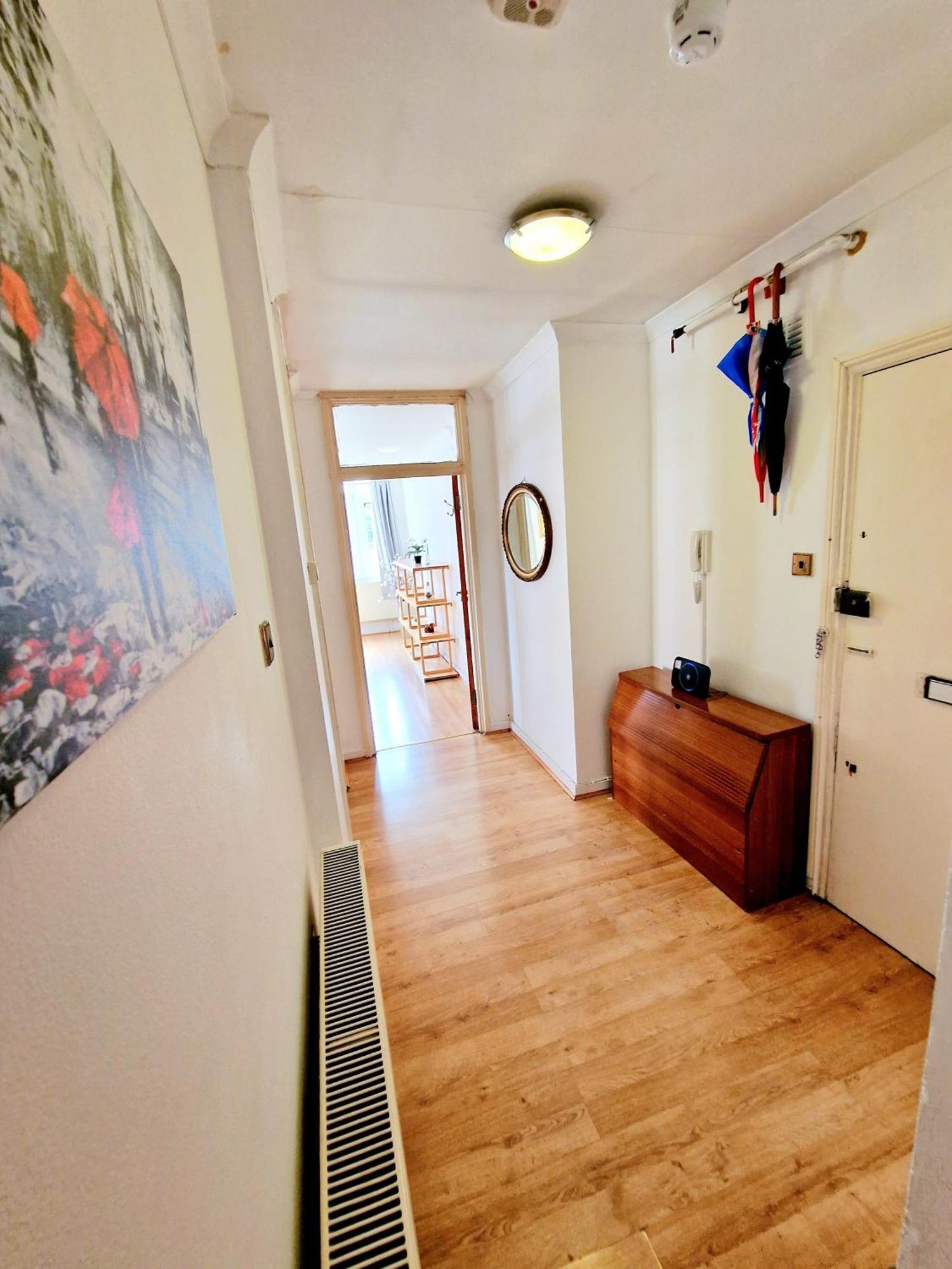 Bright & Spacious In Building With Lift, Right Next To Bayswater Station - Walk To Kensington Palace, Hyde Park, Little Venice & Notting Hill
