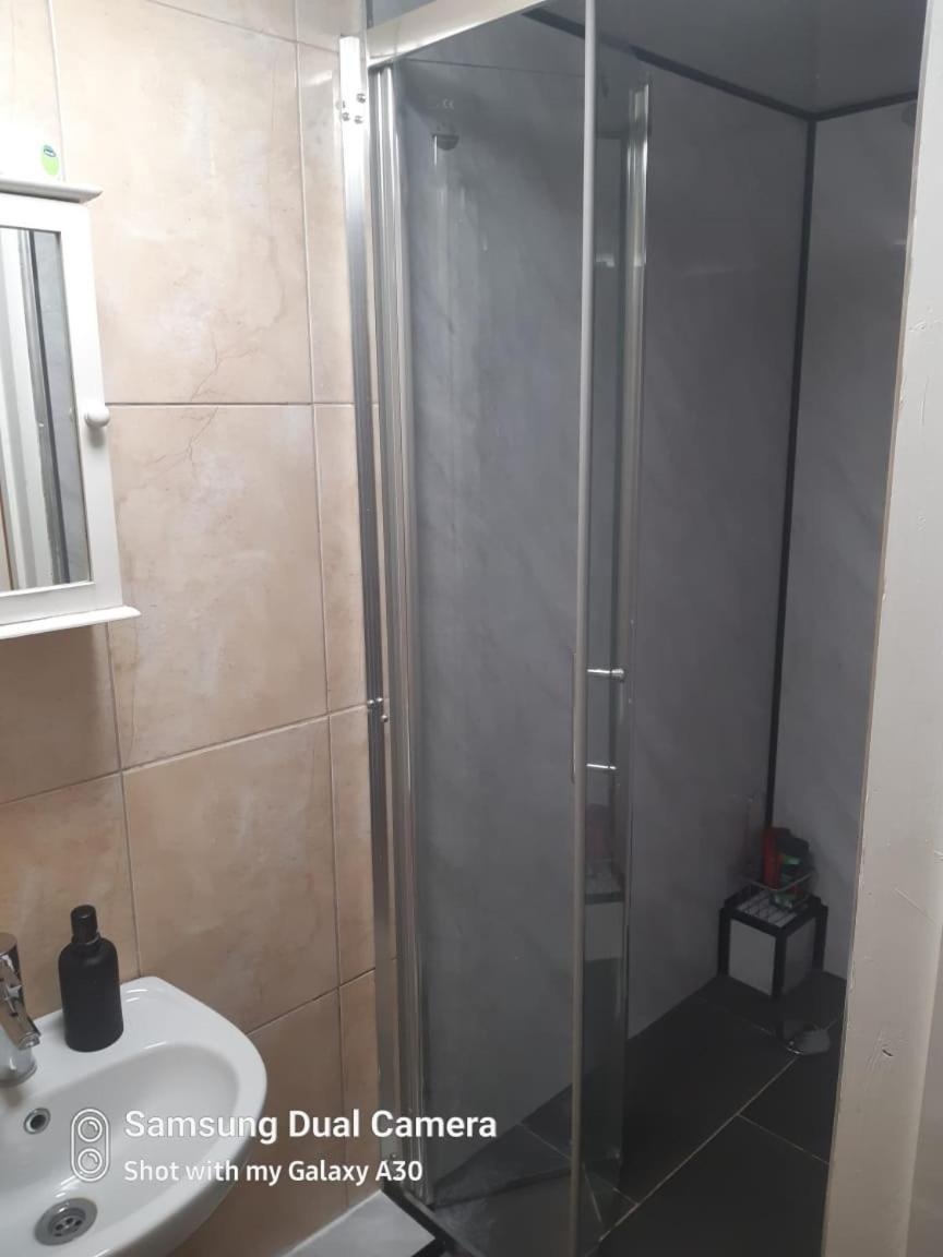 145 Burnley Road * London