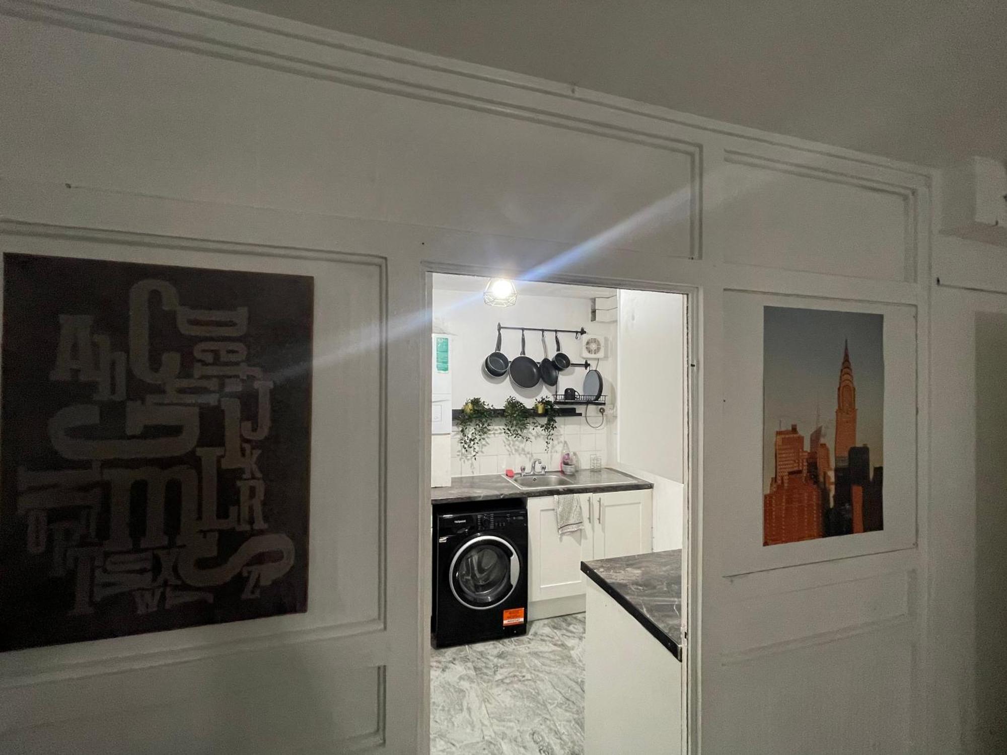Apartment New! Xtra Large 4 Bedroom Up To 12 Guests