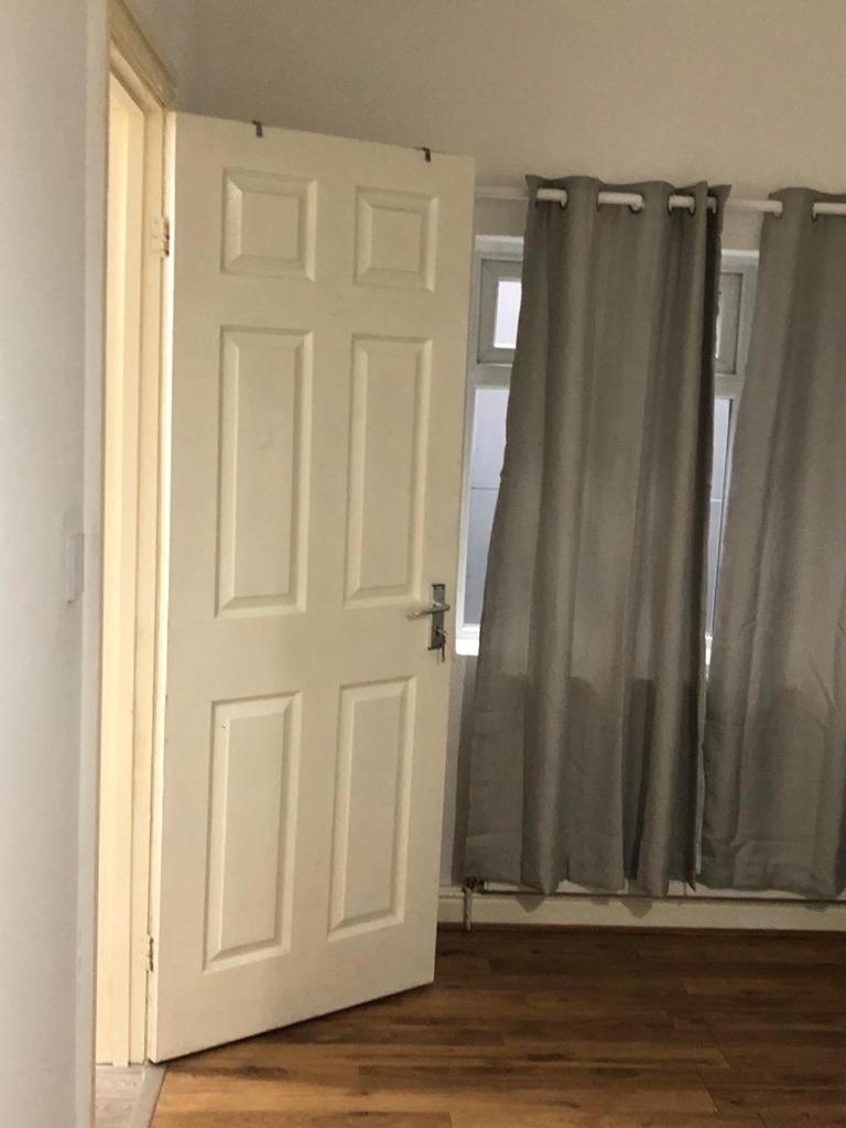 Acomodação com café da manhã  Alpha House *
