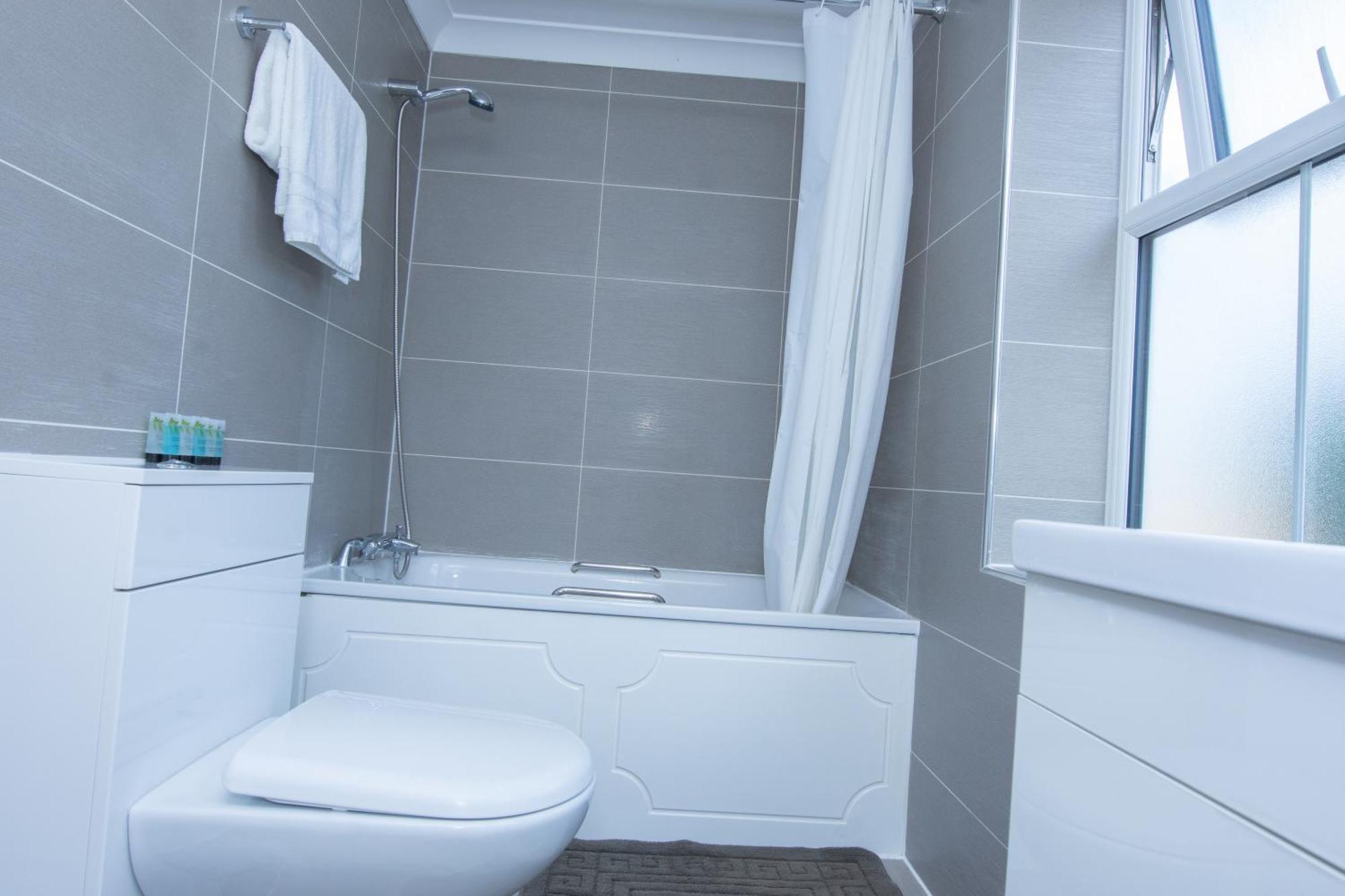 Evergreen Apartments-flat 4, London