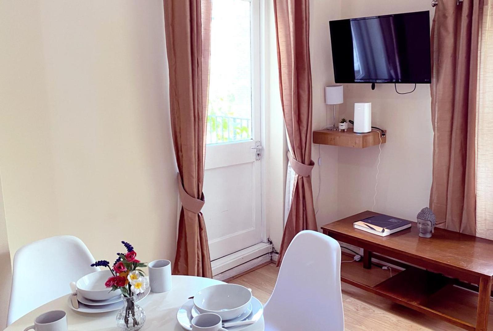 Kings Road Retreat - Affordable Serviced In Chelsea Apartment