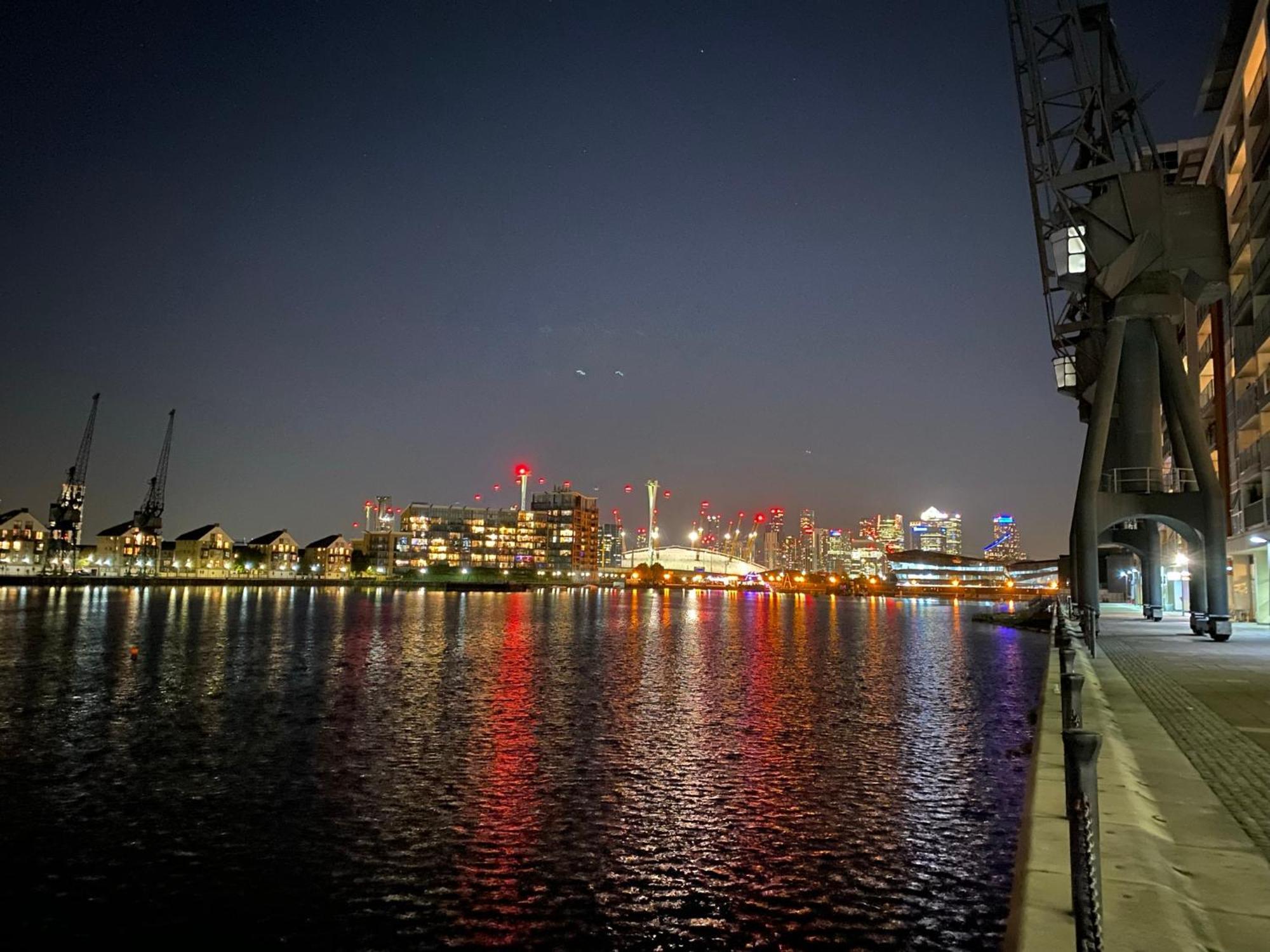 Apartment Excel 5min Custom House Station Parking Wifi Sleeps 6 London