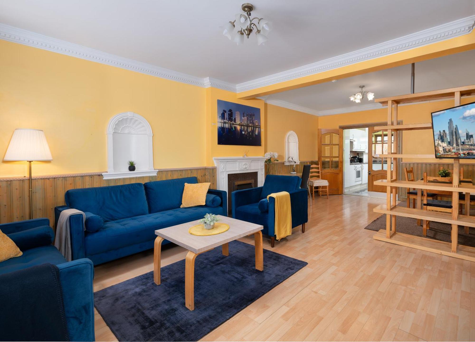 Apartment Excel 5min Custom House Station Parking Wifi Sleeps 6