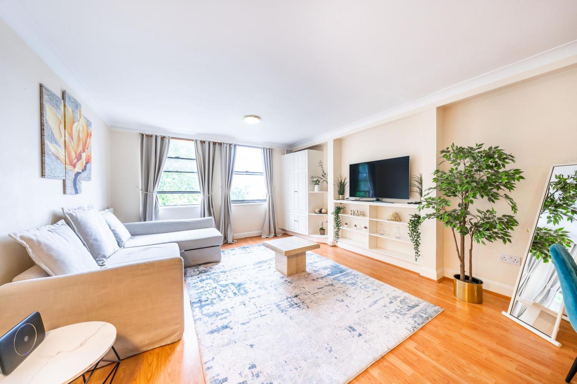 The Queensborough By Hyde Park Apartment