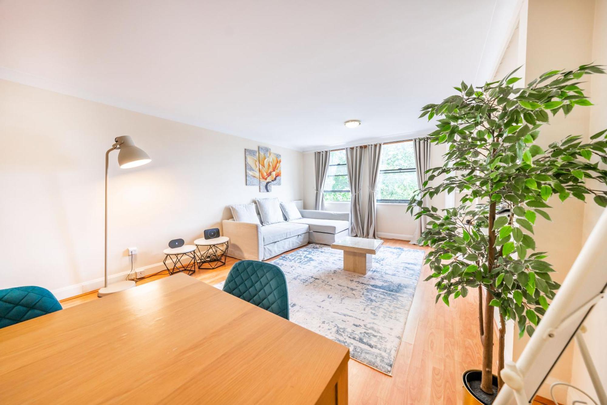 The Queensborough By Hyde Park Apartment *