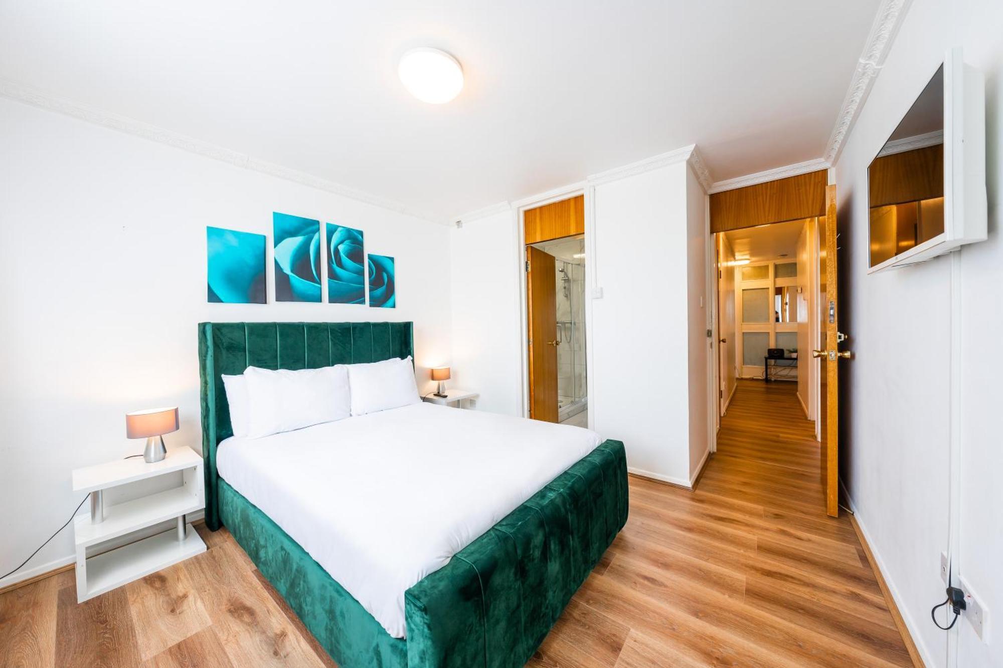 The Queensborough By Hyde Park Apartment