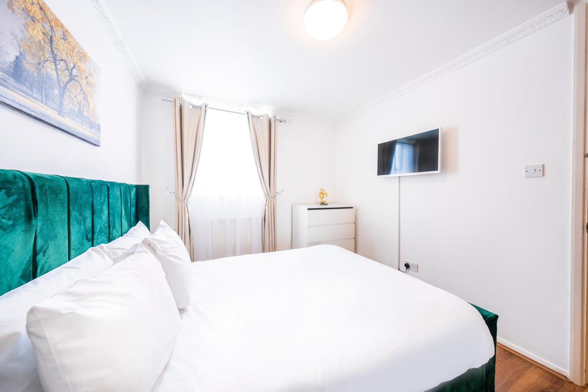 The Queensborough By Hyde Park Apartment
