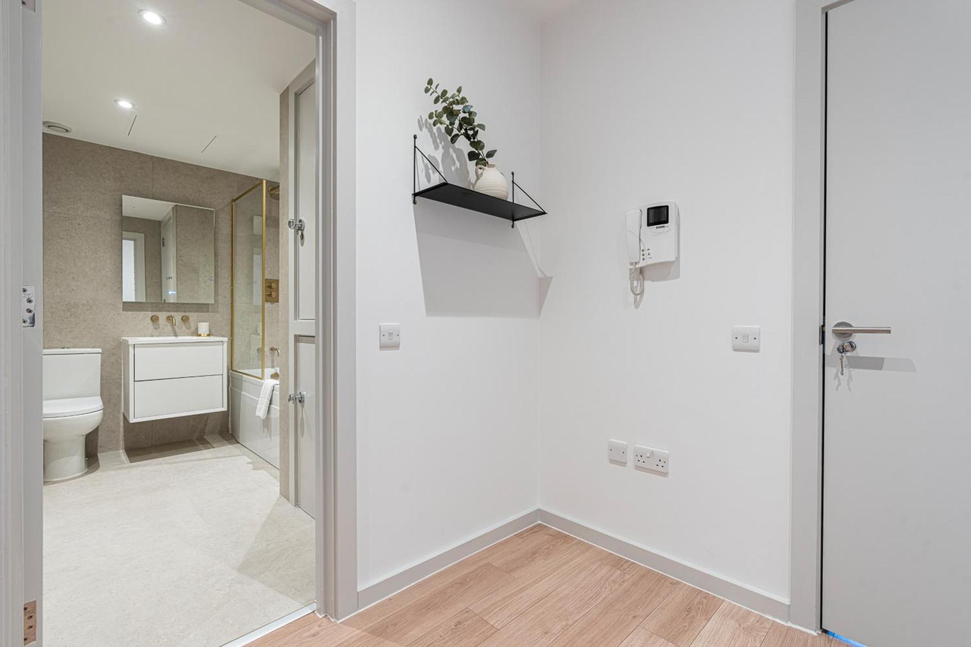 Stylish 1 Bed Flats In Soho, Next To Piccadilly Circus And Trafalgar Square London