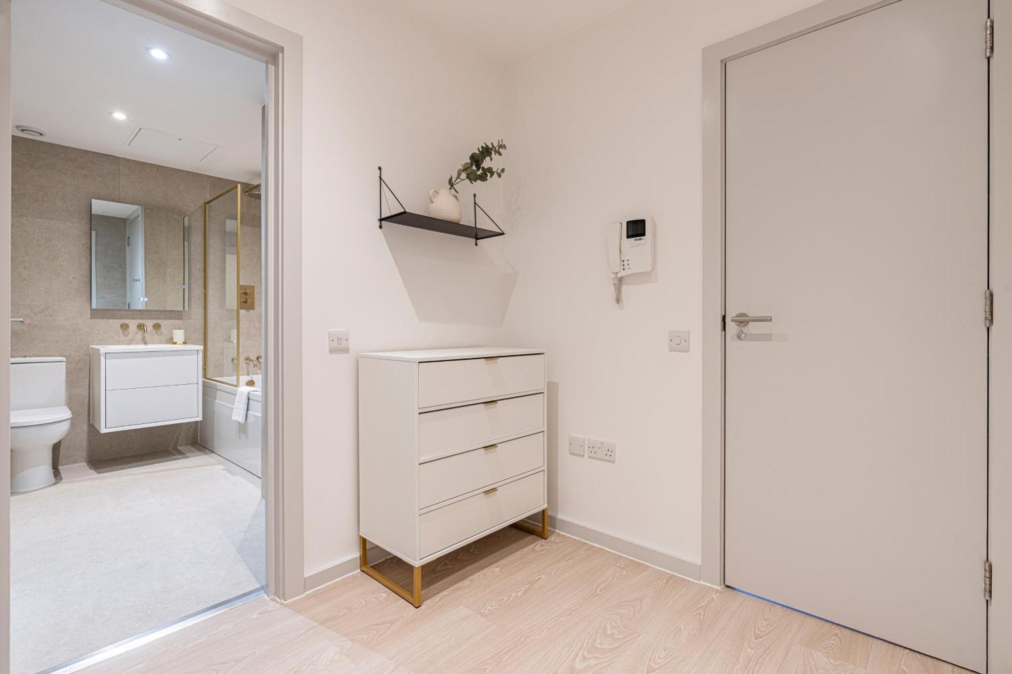 Stylish 1 Bed Flats In Soho, Next To Piccadilly Circus And Trafalgar Square London