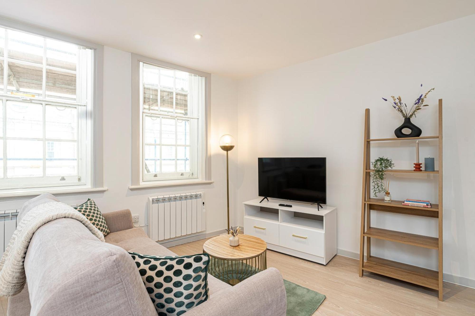 Stylish 1 Bed Flats In Soho, Next To Piccadilly Circus And Trafalgar Square Apartment *