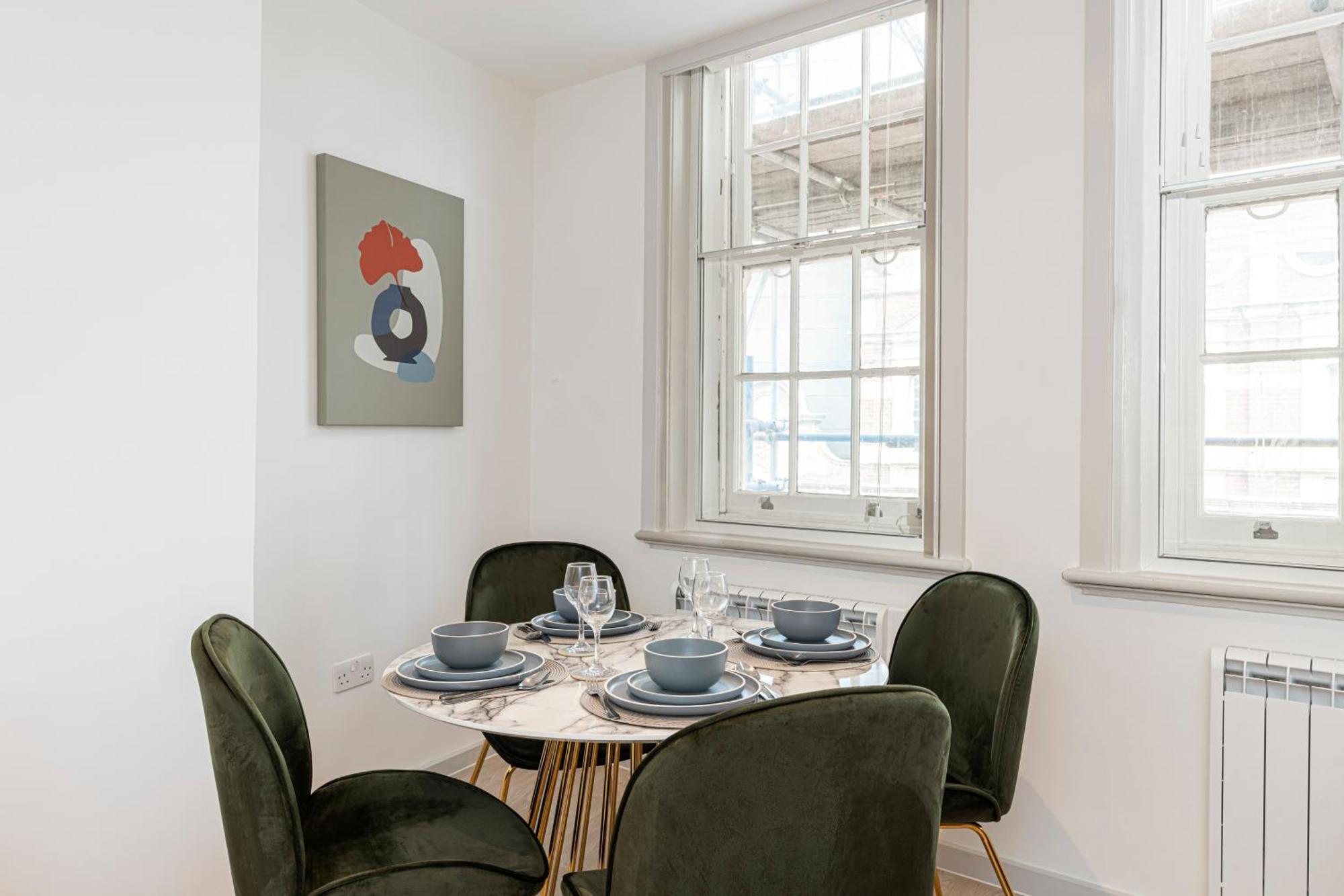 Stylish 1 Bed Flats In Soho, Next To Piccadilly Circus And Trafalgar Square Apartment