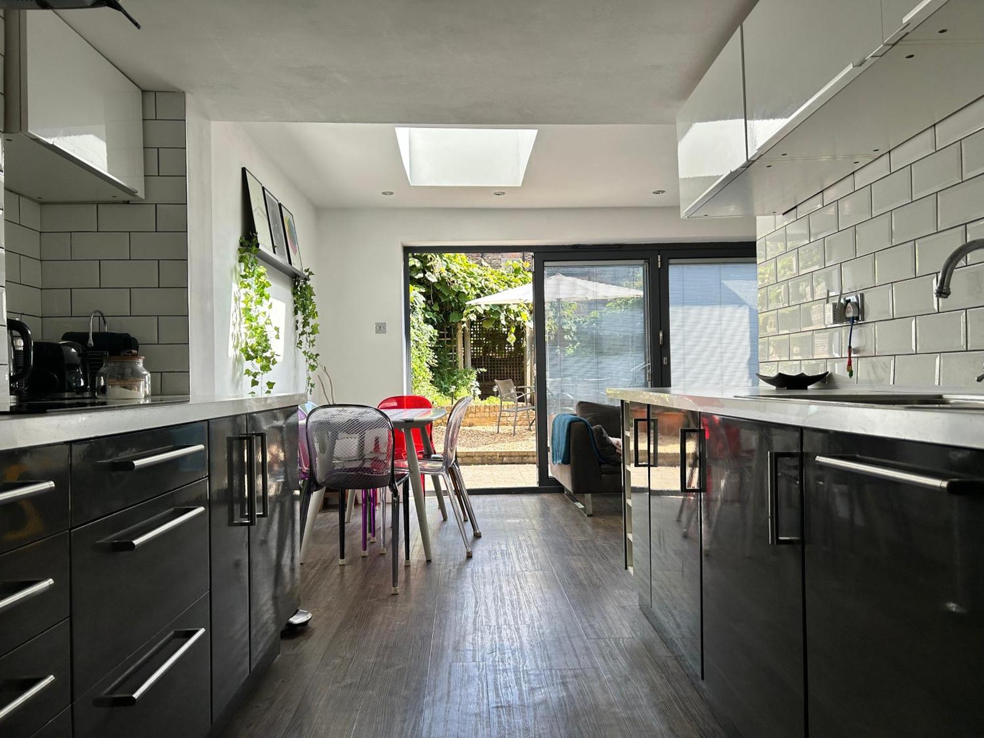 2 Bedrooms With Private Garden Walking Distance To Underground Ideal For Families London