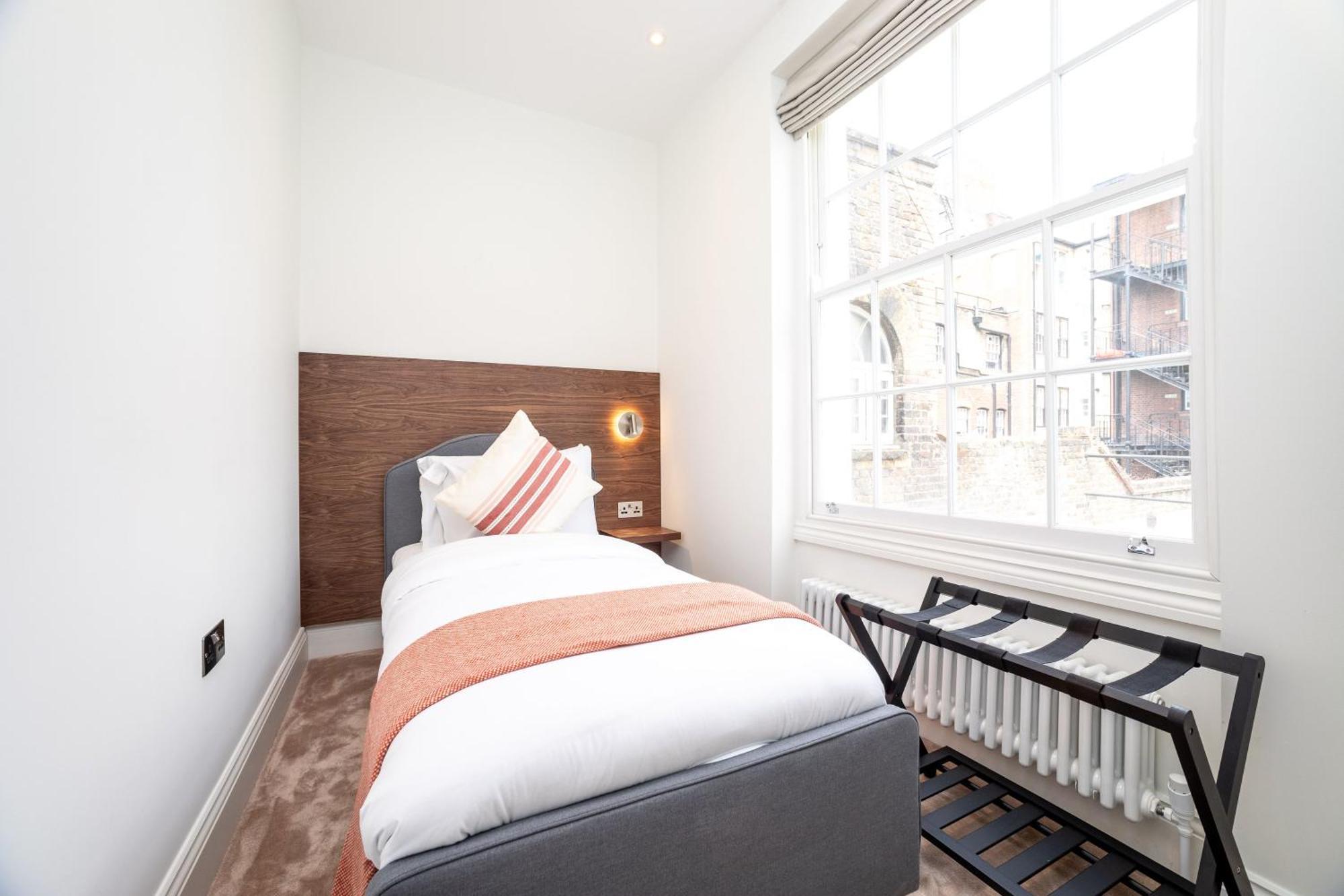 Apartamento 3 Bedroom Flat With Terrace In Londres