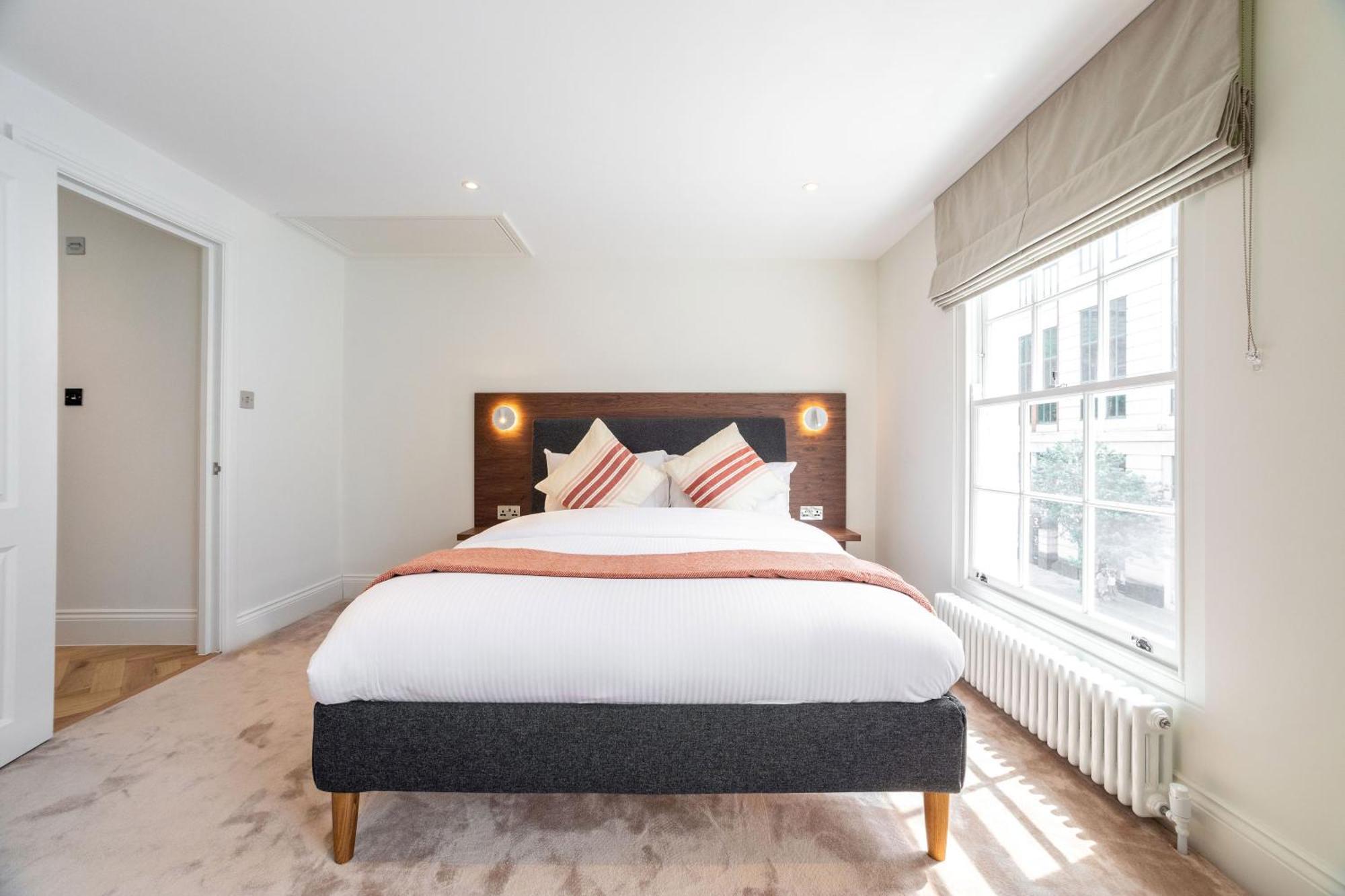 3 Bedroom Flat With Terrace In Apartamento *