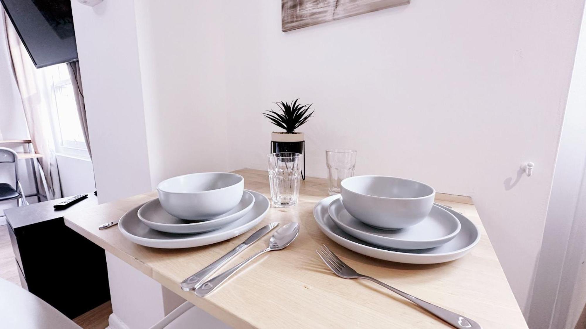 Kings Road Retreat - Affordable Serviced In Chelsea Apartment *