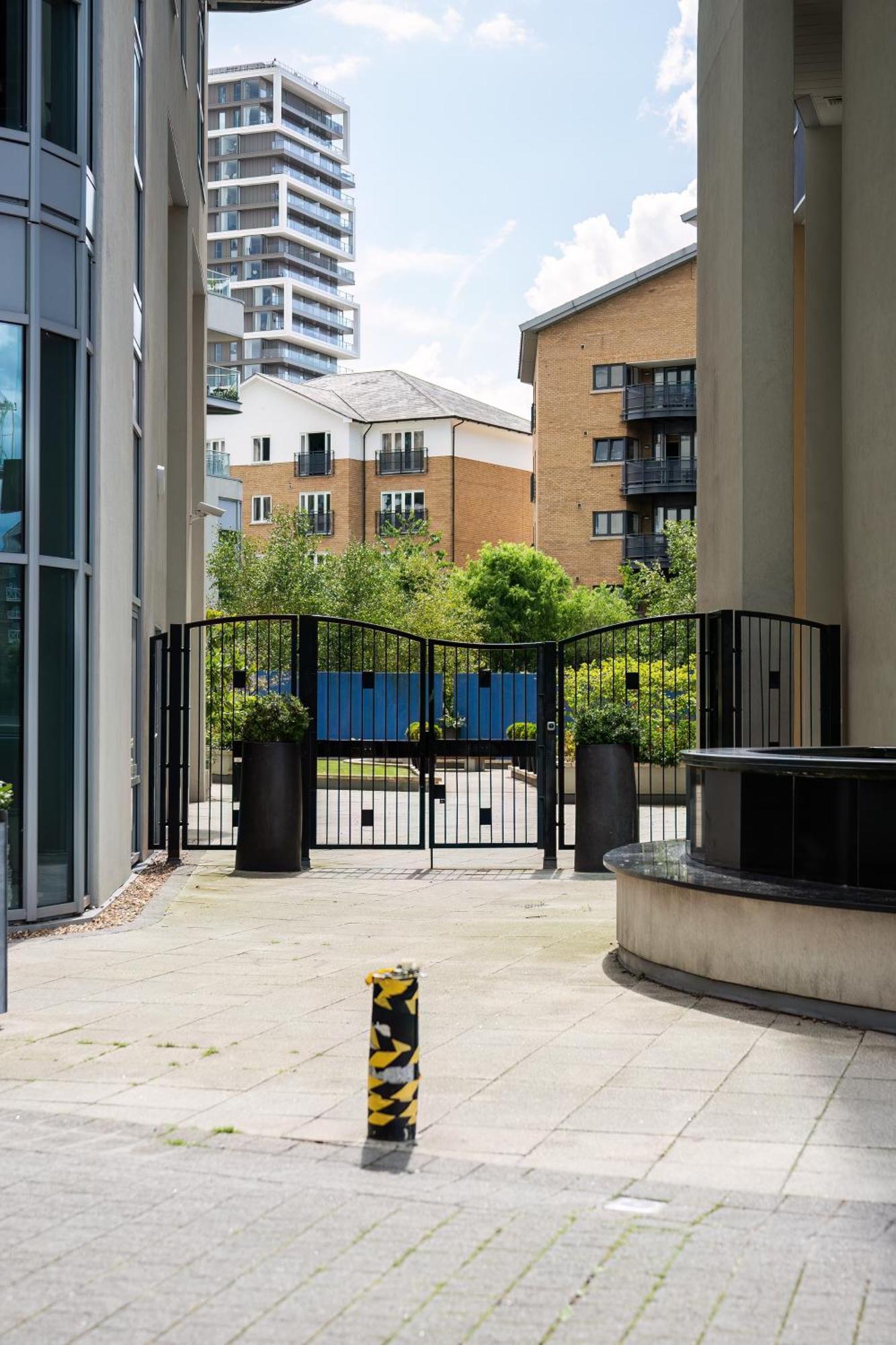 Livestay-stunning With Private Balcony & River Views Apartment London