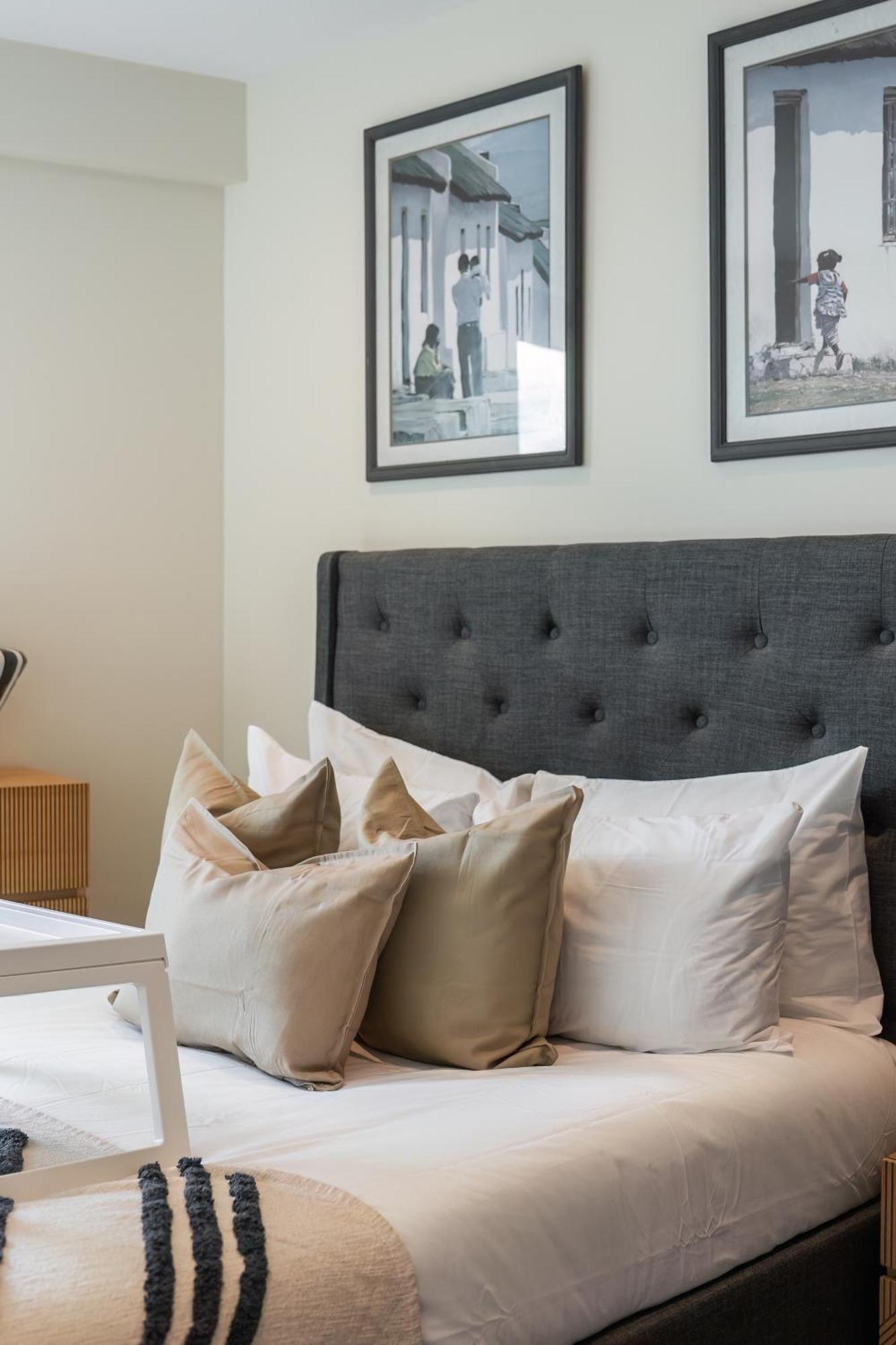 Apartment Livestay-stunning With Private Balcony & River Views London