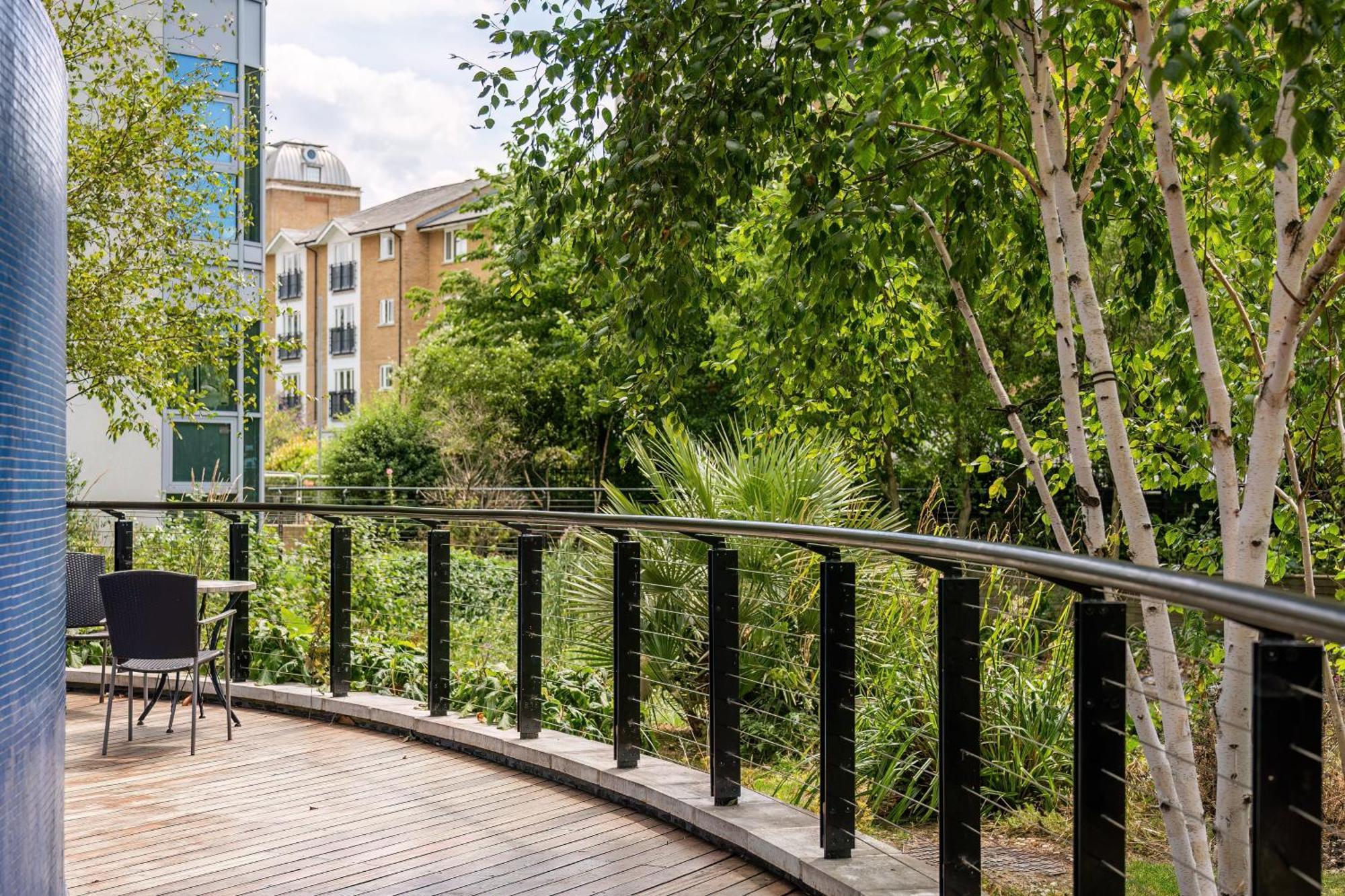 Livestay-stunning With Private Balcony & River Views Apartment