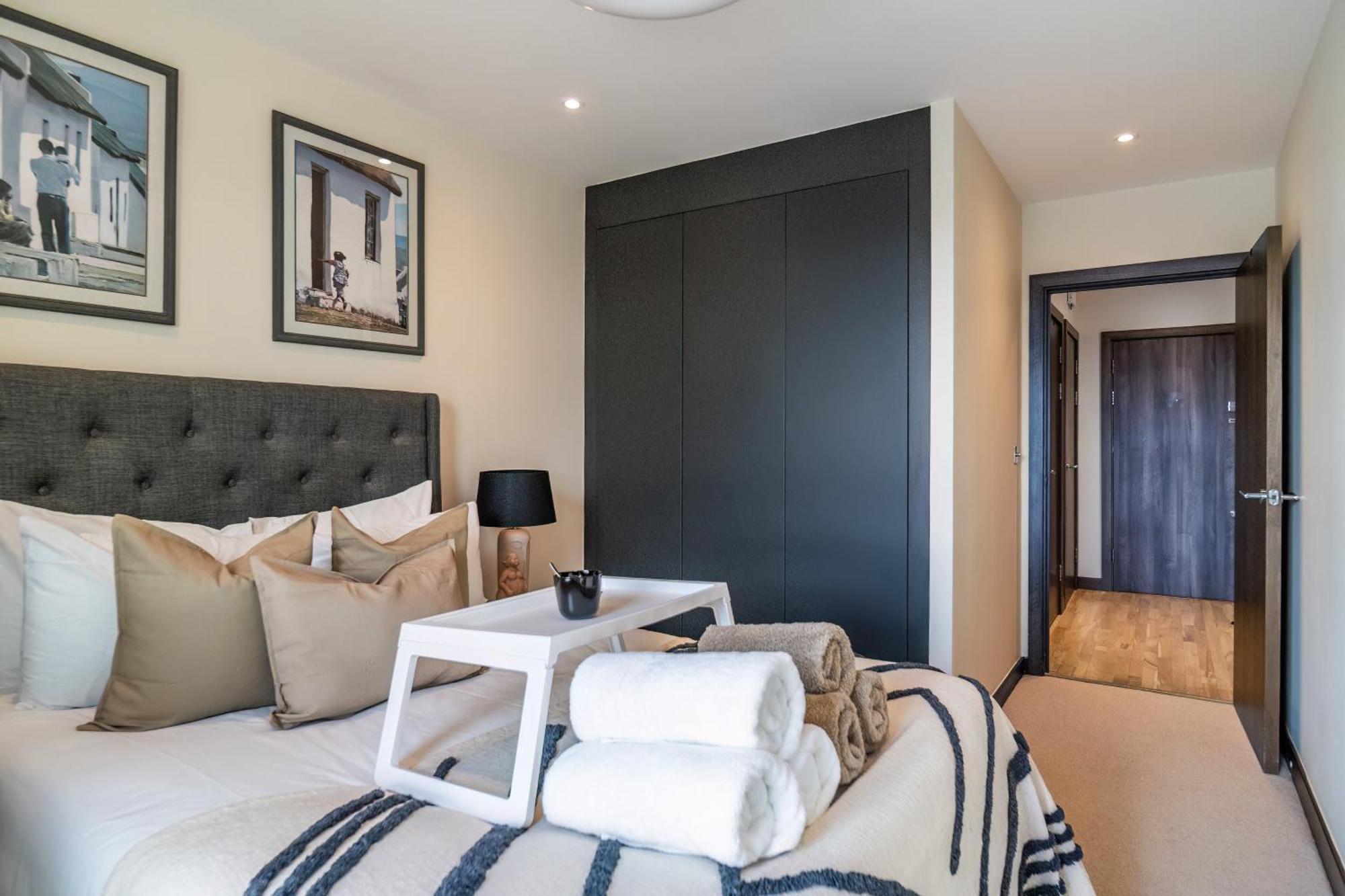 Livestay-stunning With Private Balcony & River Views * London