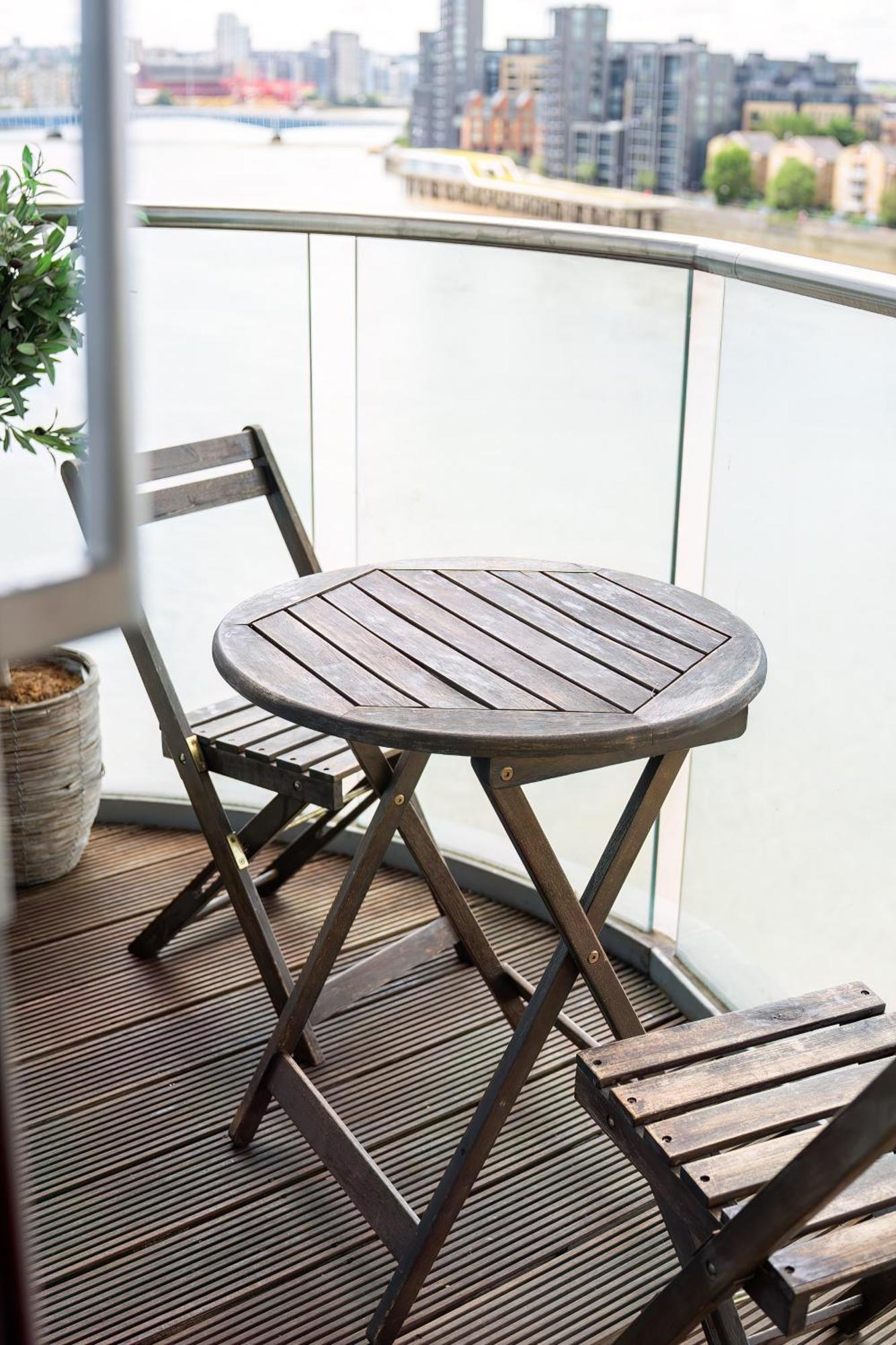 Livestay-stunning With Private Balcony & River Views Apartment London