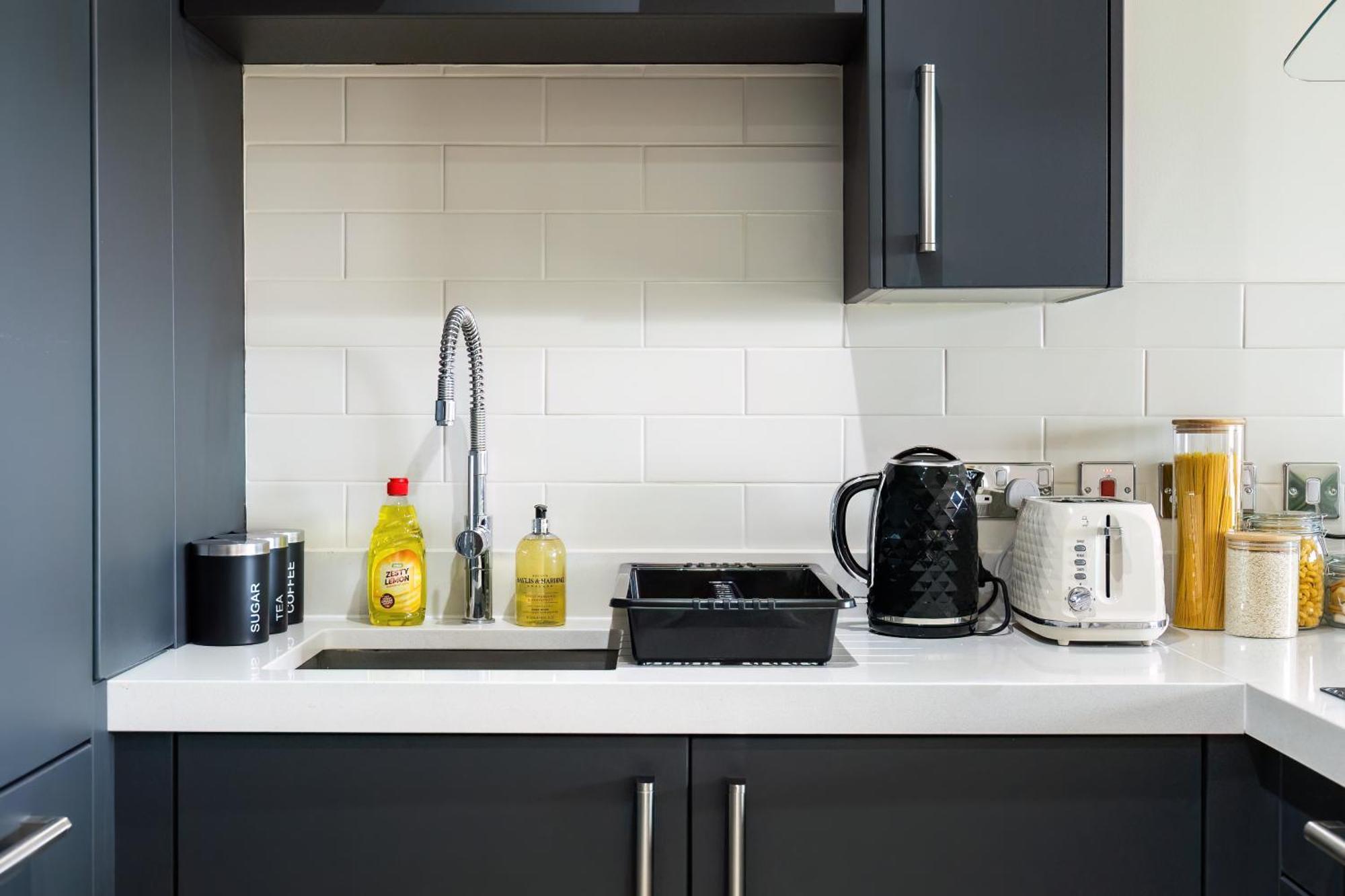 Livestay-stunning With Private Balcony & River Views Apartment *