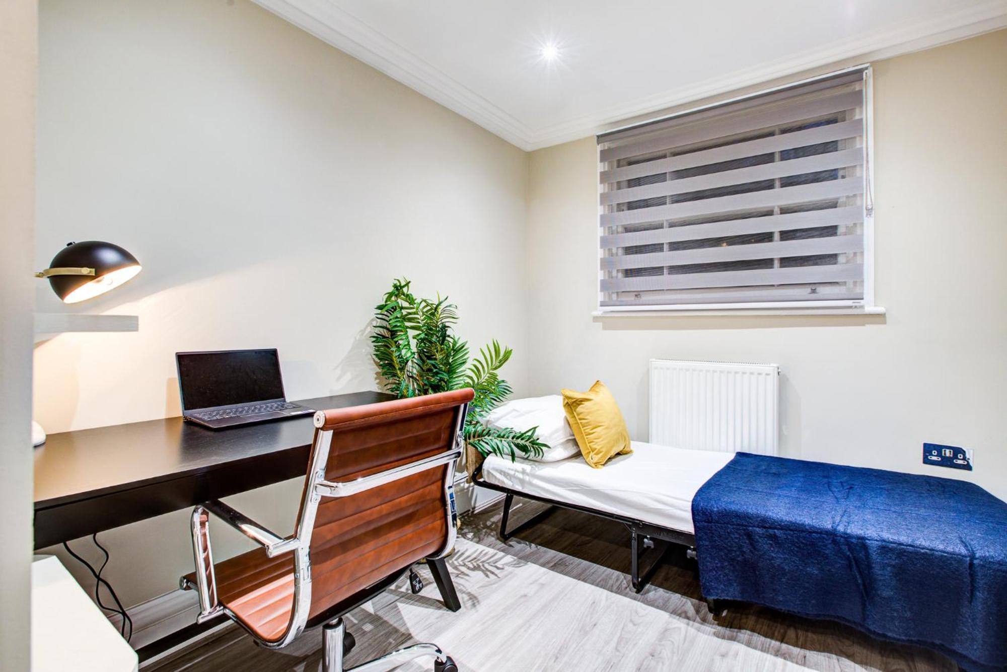 Hybrid Resi - Battersea Near Power Station Apartment London