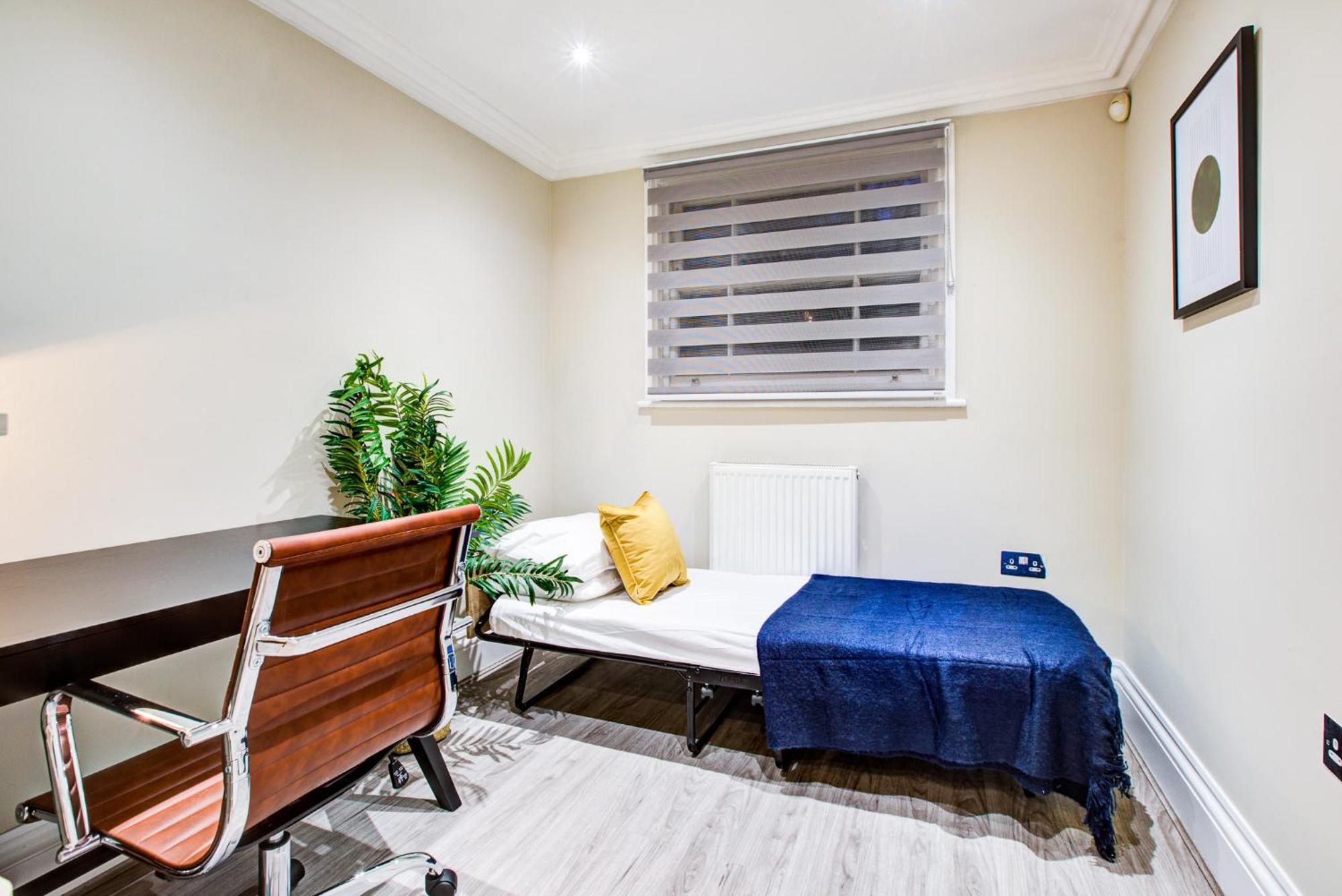 Hybrid Resi - Battersea Near Power Station Apartment