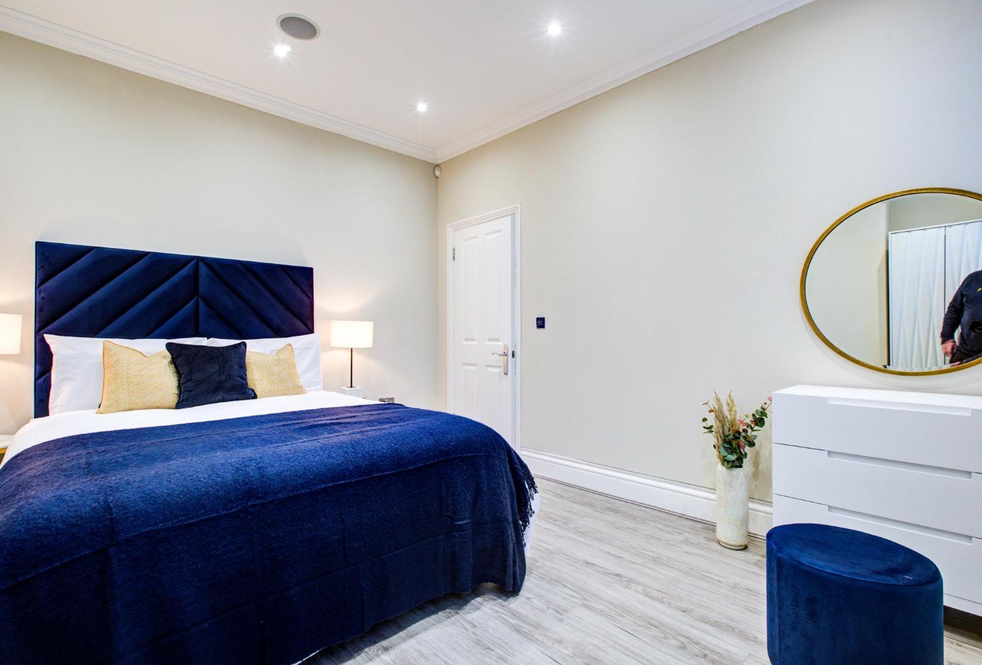 Hybrid Resi - Battersea Near Power Station Apartment