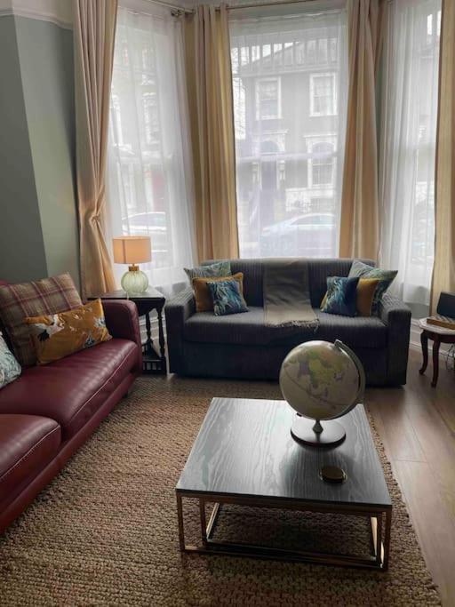West Stunning Garden Flat - Period Features Apartment