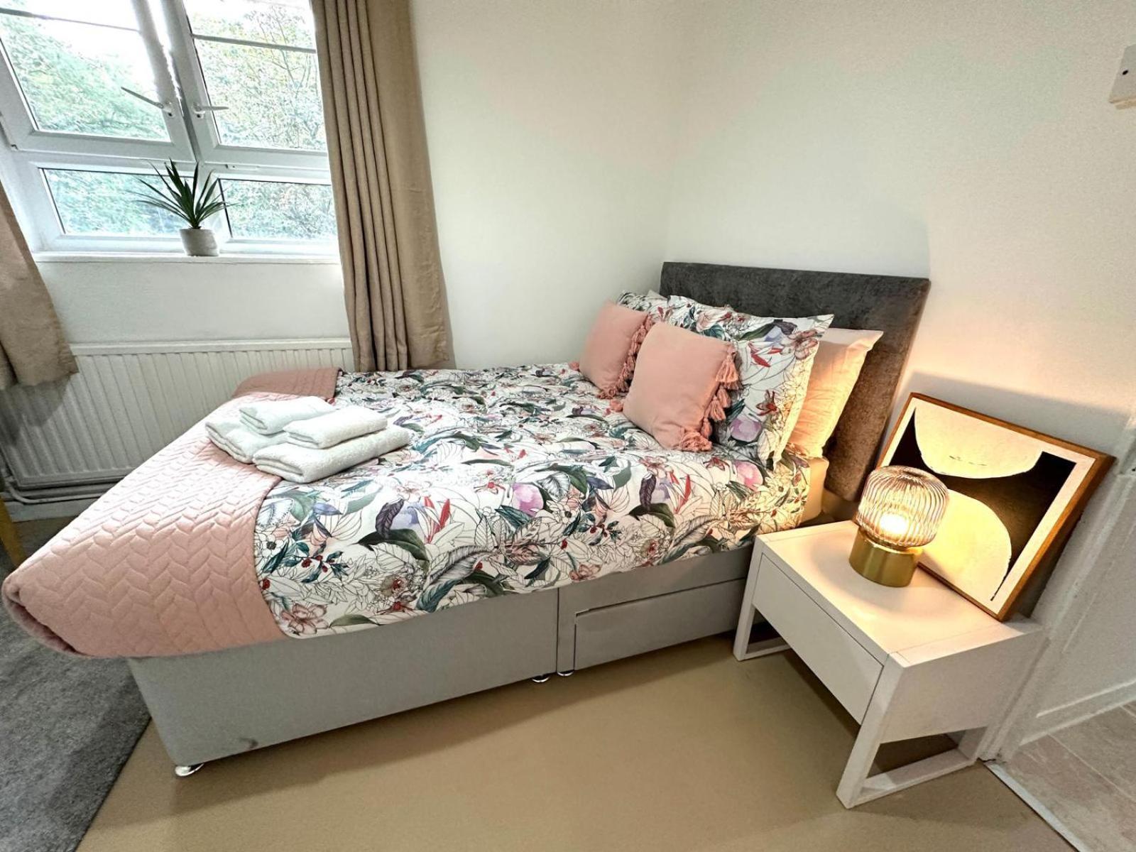 Apartamento Charming 2-bed Flat With Balcony Close To White Westfield