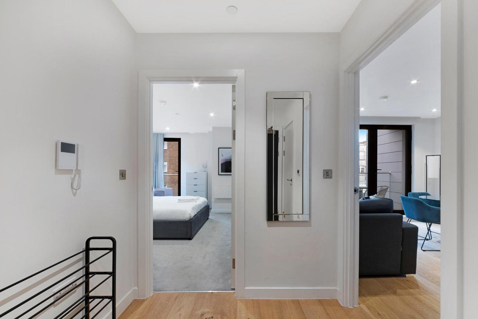 1 Bedroom Close To Tower Hill Apartment
