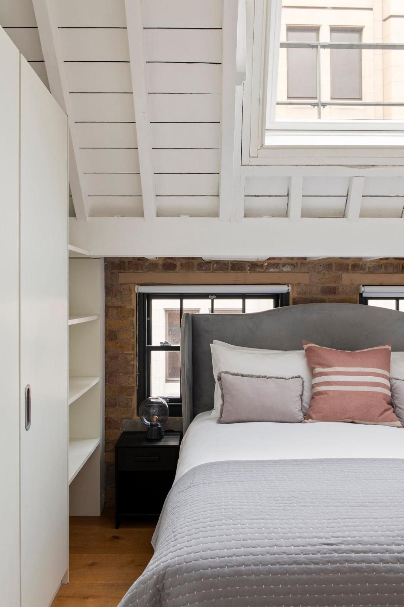 Apartment Cove Arne Street London