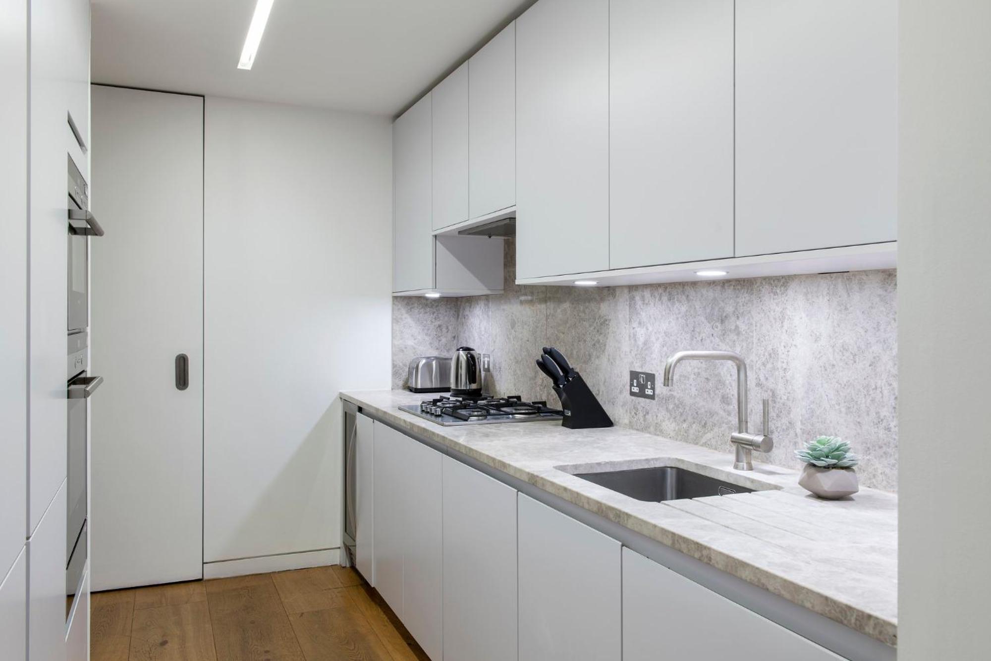 Apartment Cove Arne Street London